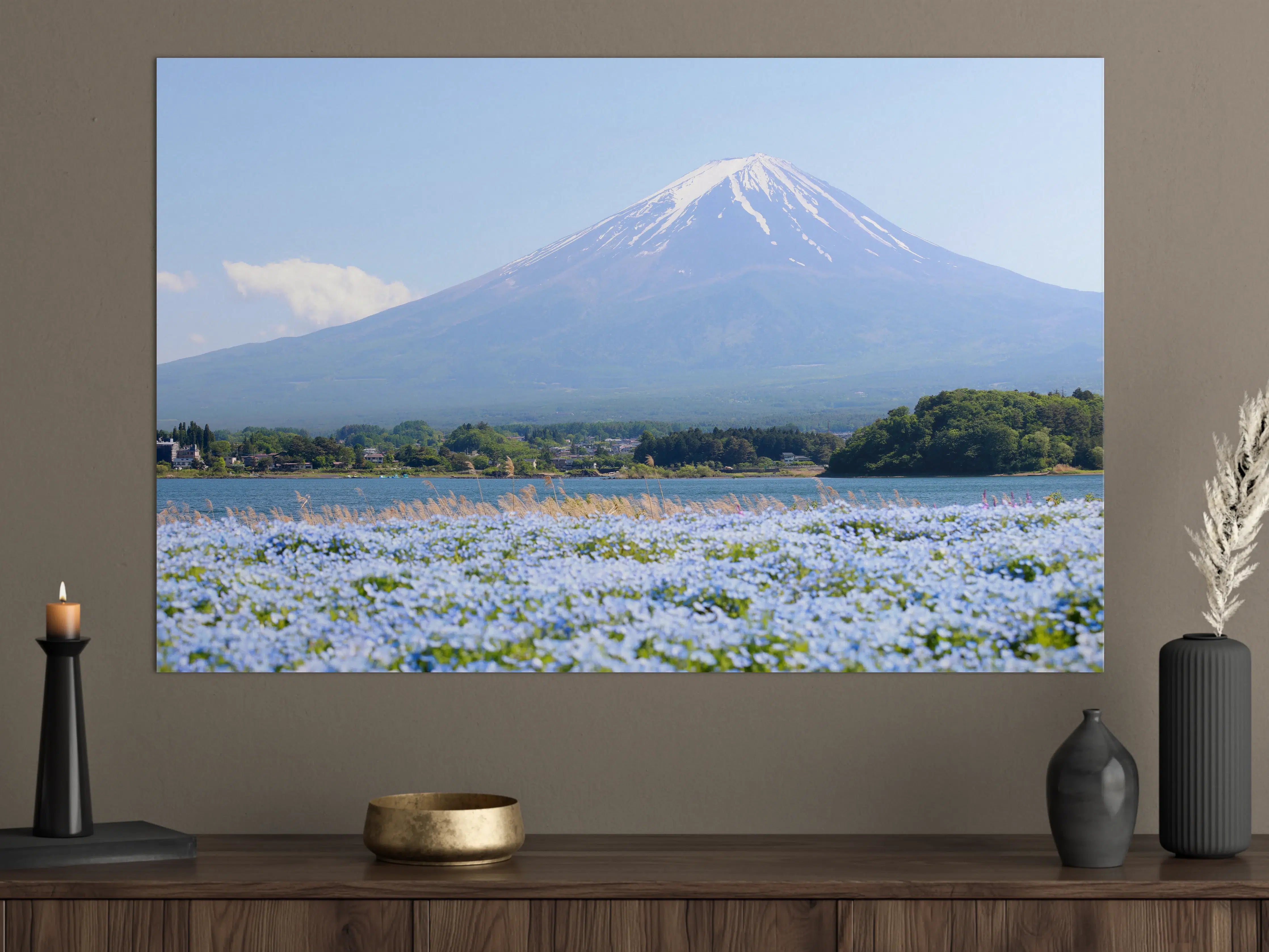 Große Wandbilder - Majestätischer Mount Fuji mit Blumenwiese