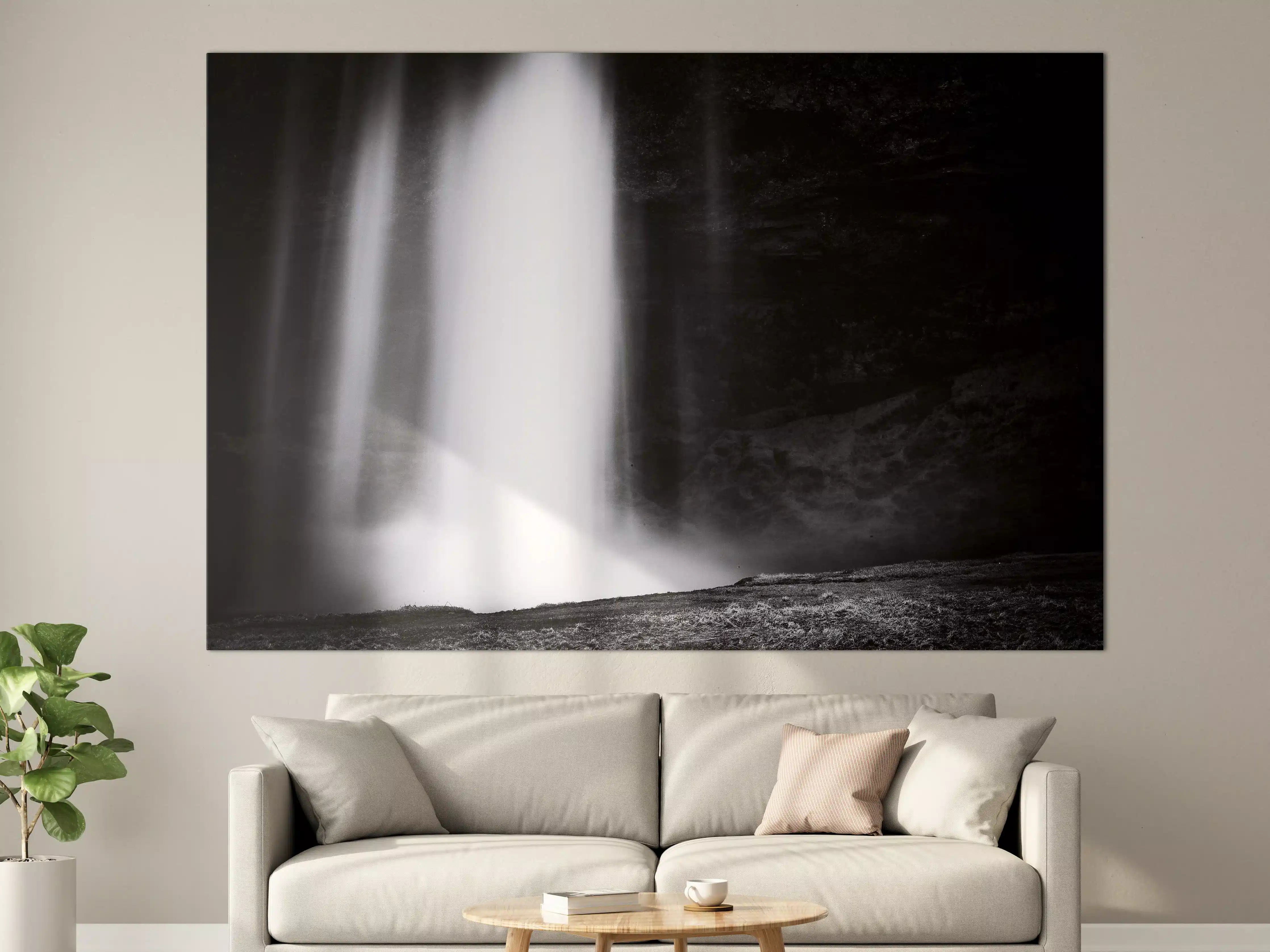 Große Wandbilder - Majestätischer Wasserfall in dunkler Landschaft