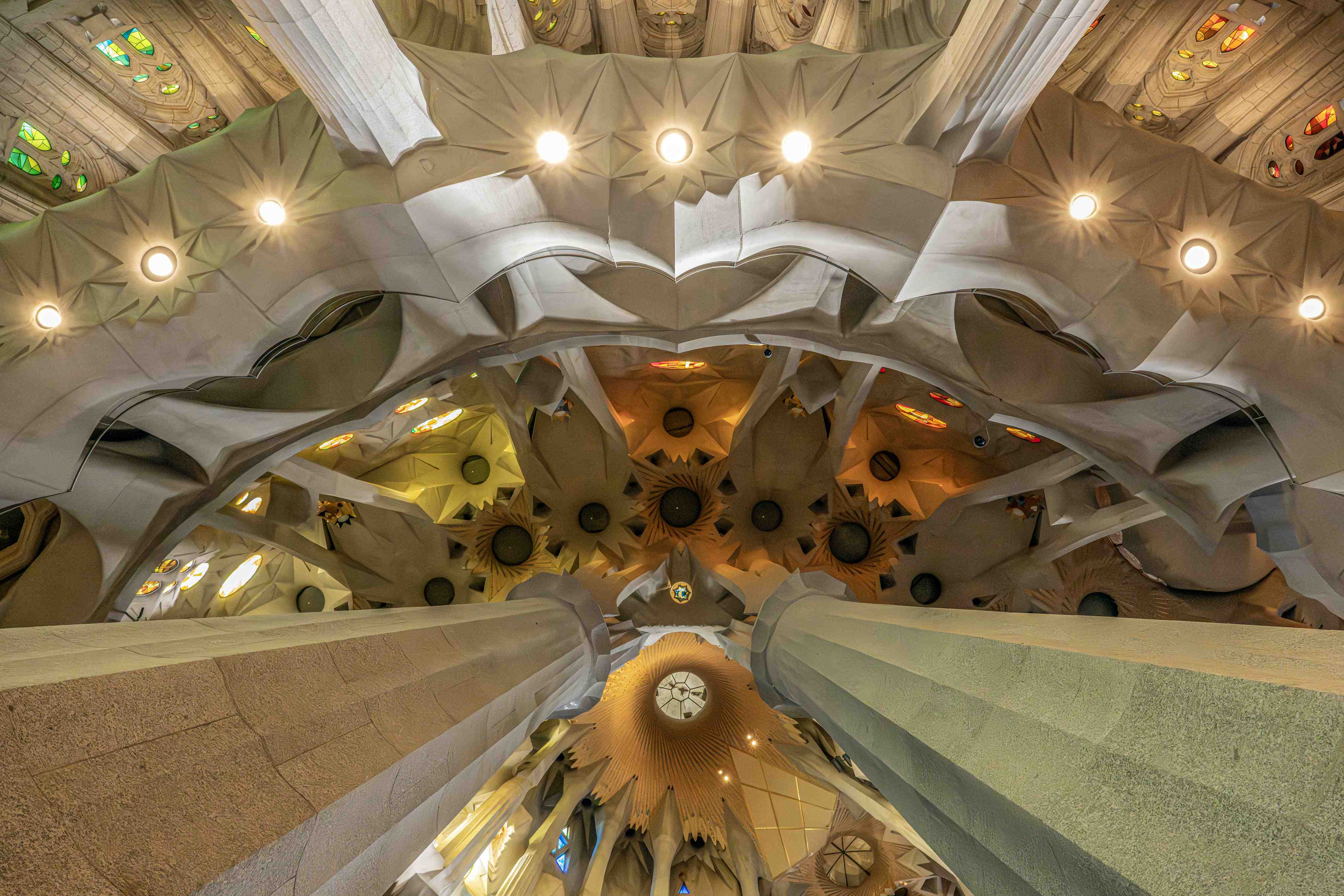 Große Wandbilder-Moderne Architektur im Inneren der Sagrada Família