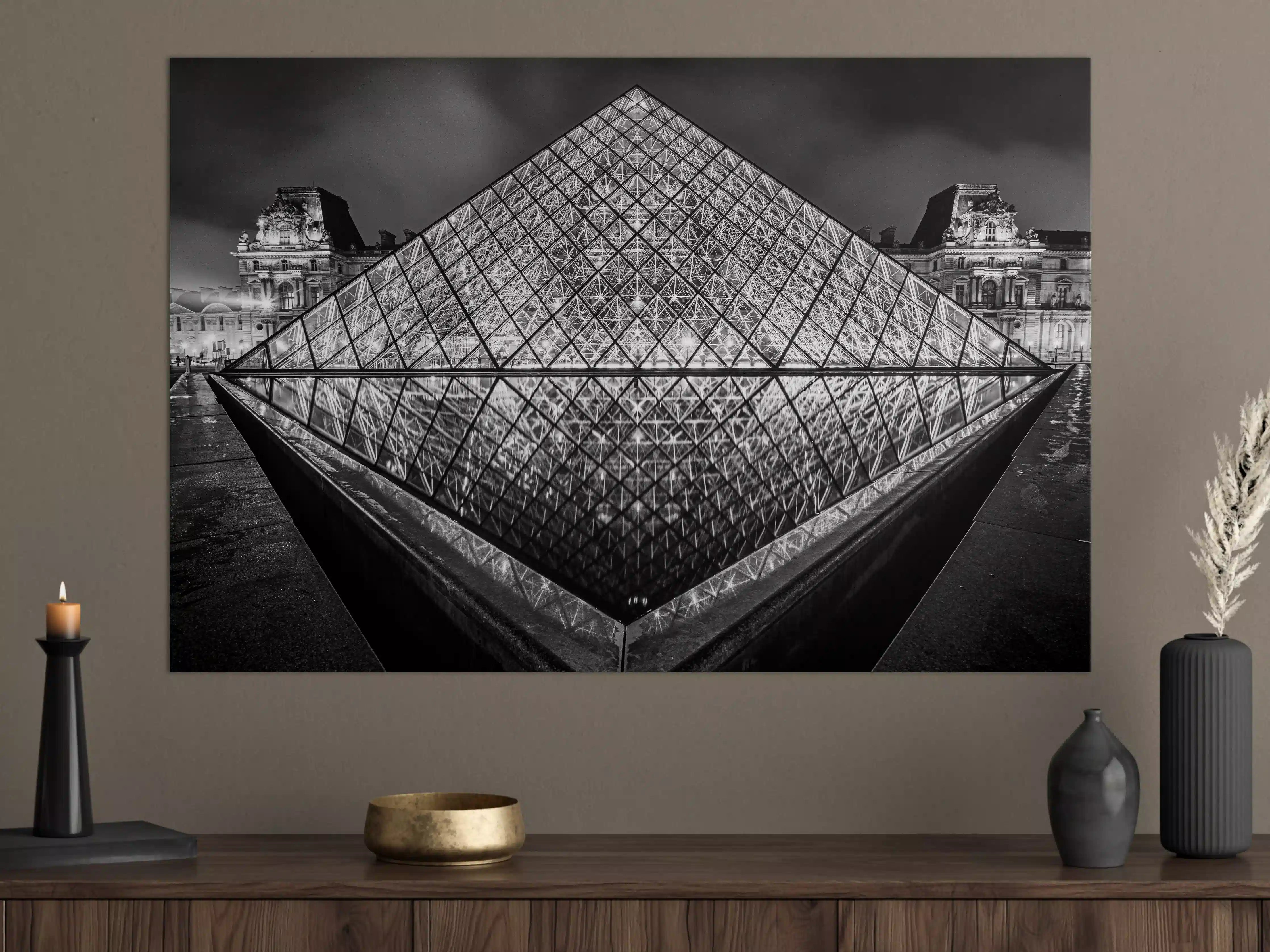 Große Wandbilder - Moderne Pyramidenstruktur bei Nacht