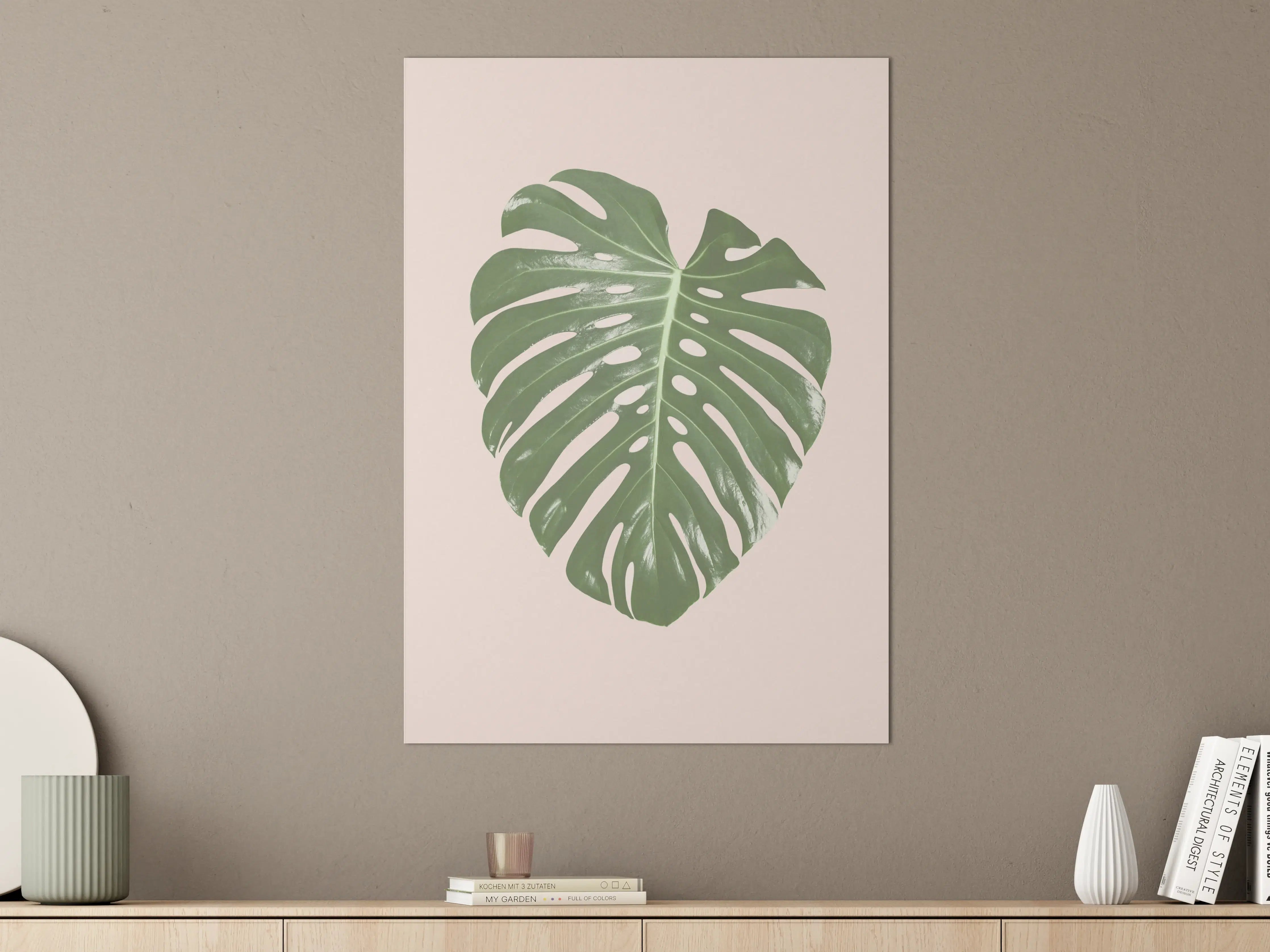 Große Wandbilder - Monstera-Blatt auf pastellfarbenem Hintergrund