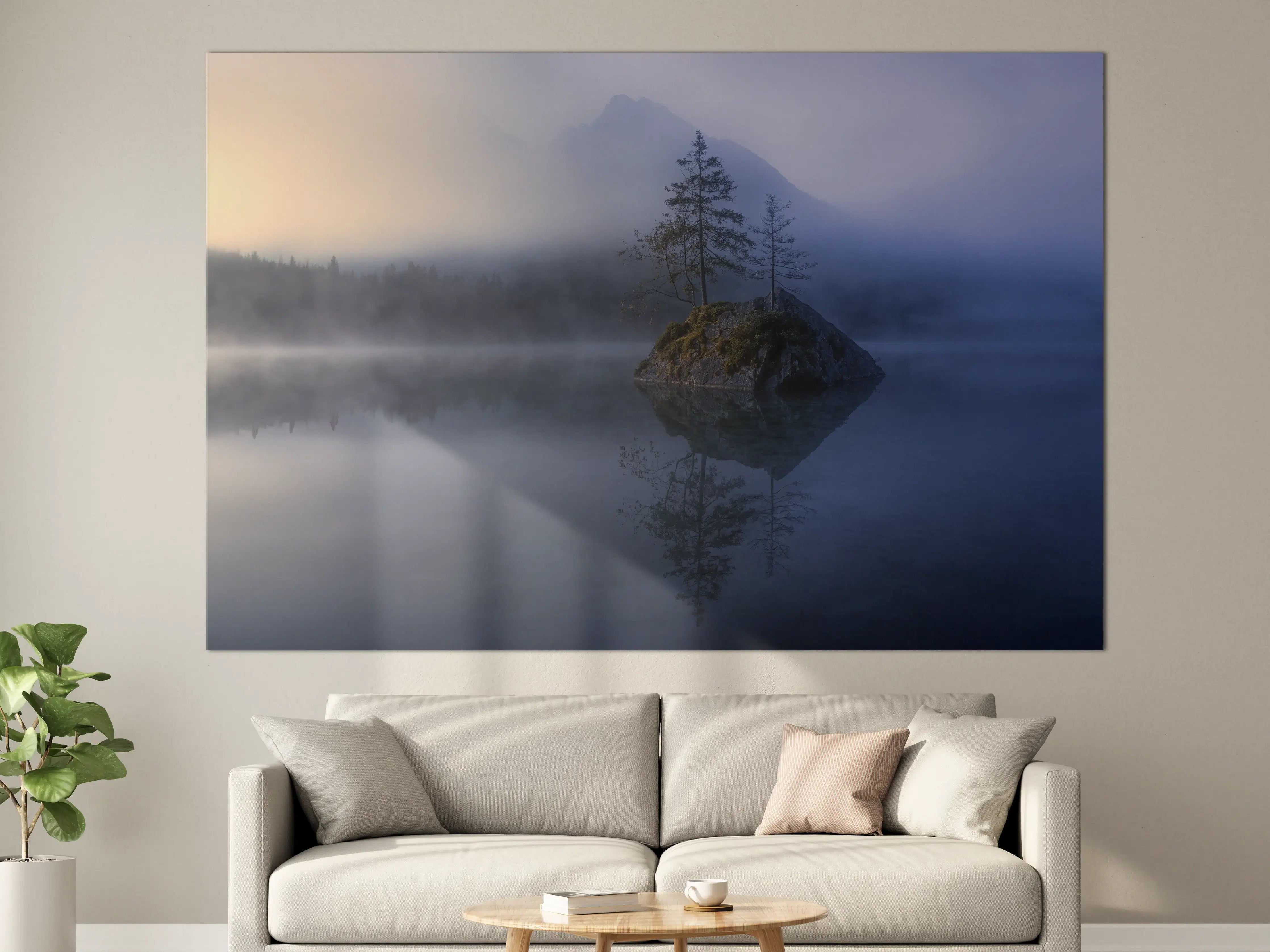 Große Wandbilder - Mystischer Bergsee mit Nebel und Insel