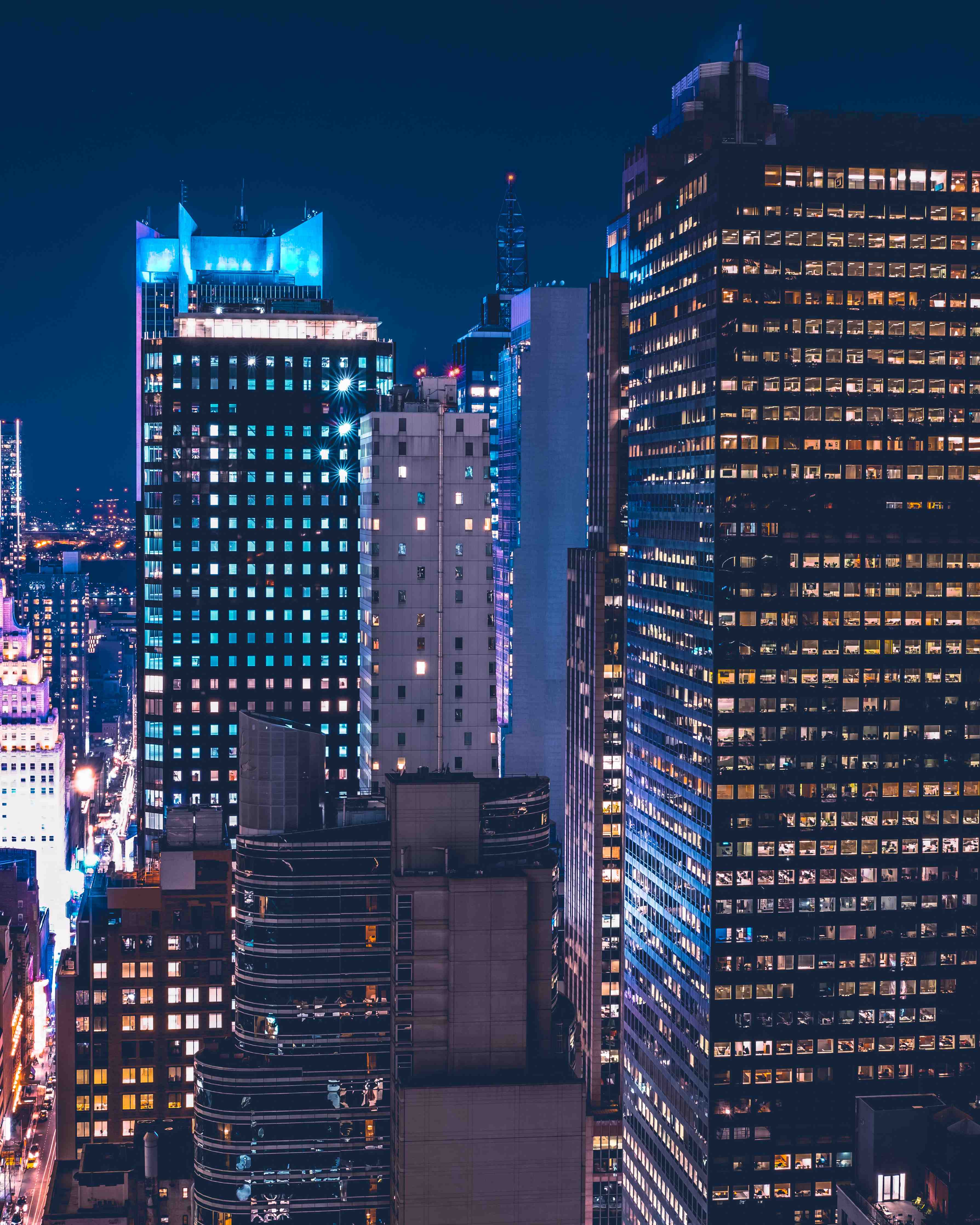 Große Wandbilder-Nachtaufnahme der skyline bei Dunkelheit mit leuchtenden Gebäuden