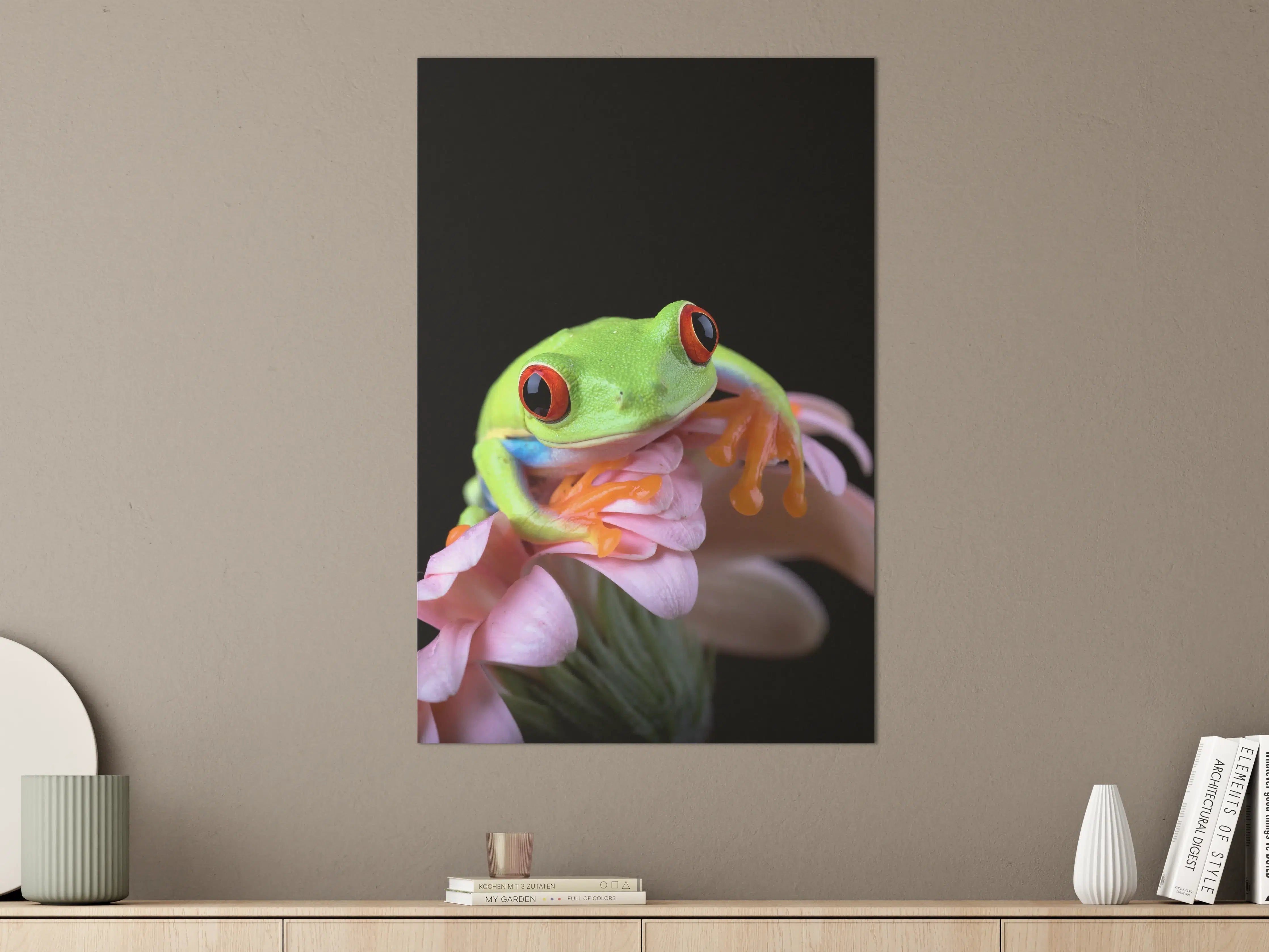 Große Wandbilder - Neongrüner Frosch auf blumigem Hintergrund