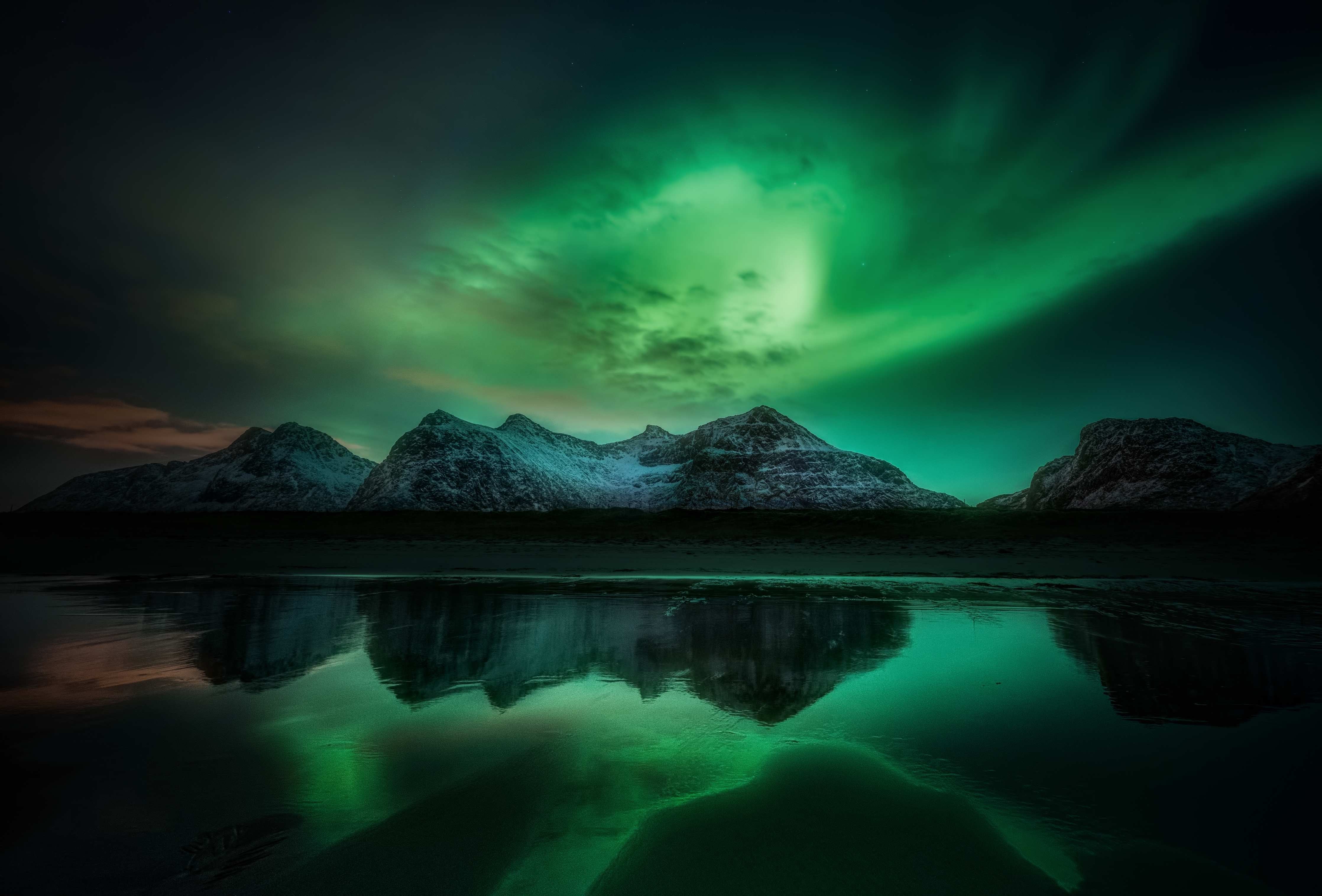 Große Wandbilder-Nordlichter über Bergsee