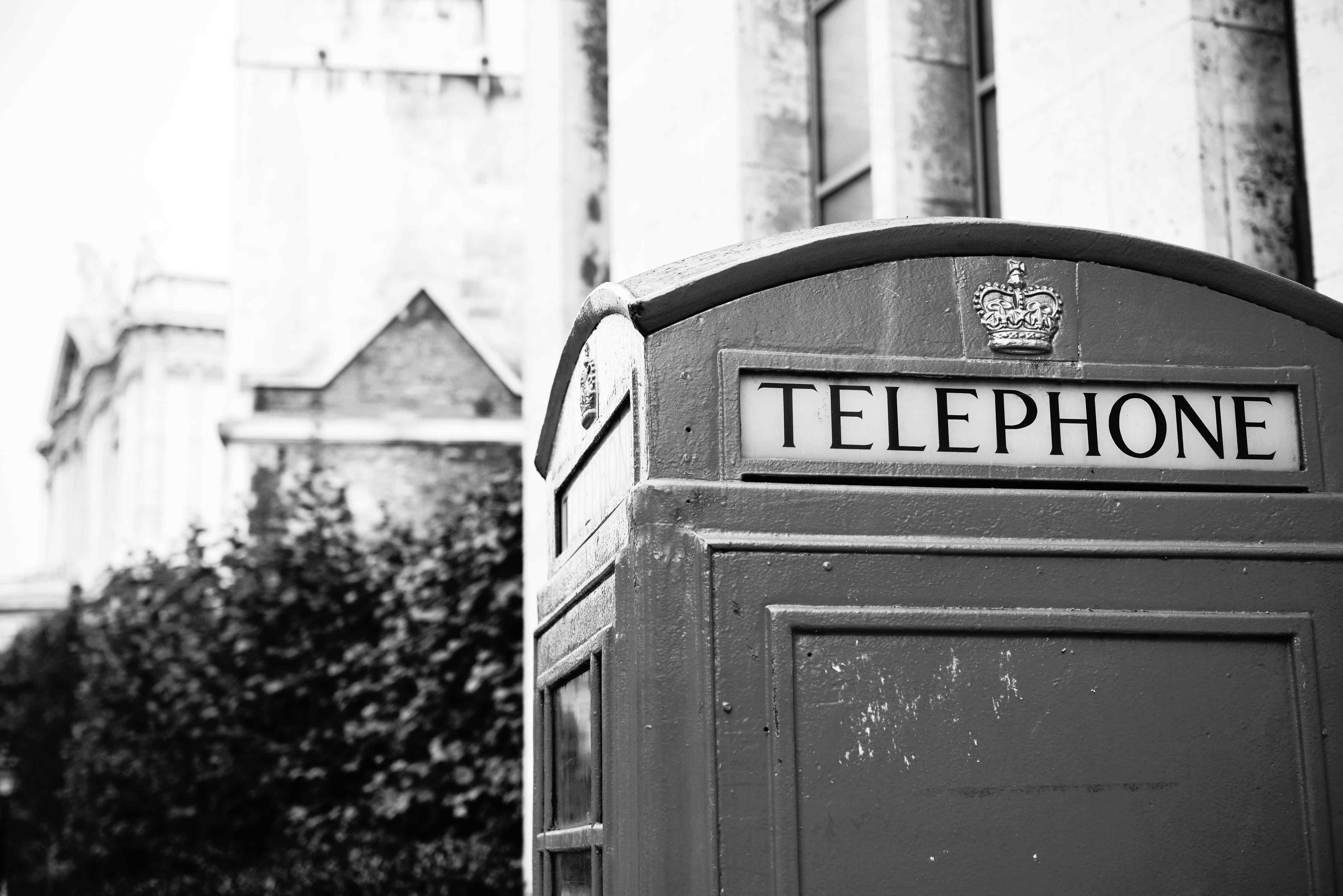 Große Wandbilder-Nostalgische Telefonzelle in Schwarz-Weiß