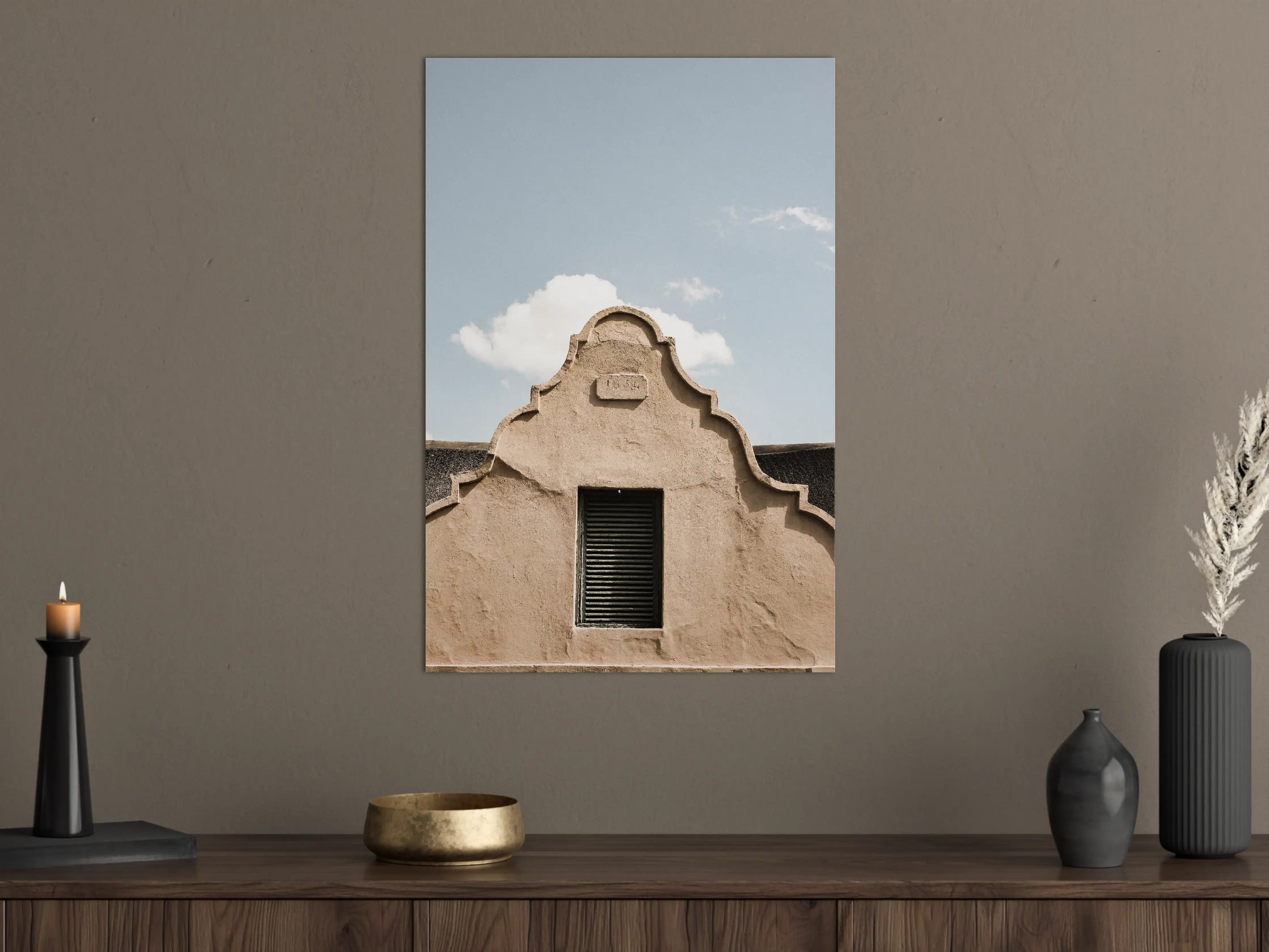Große Wandbilder - Pastellfarbene Hausfassade mit geschwungenem Giebel