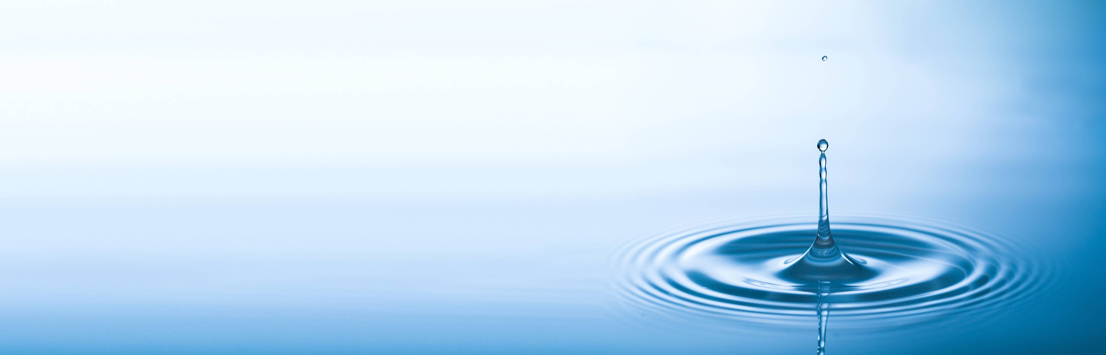 Große Wandbilder-Plätschern der fallenden Wassertropfen