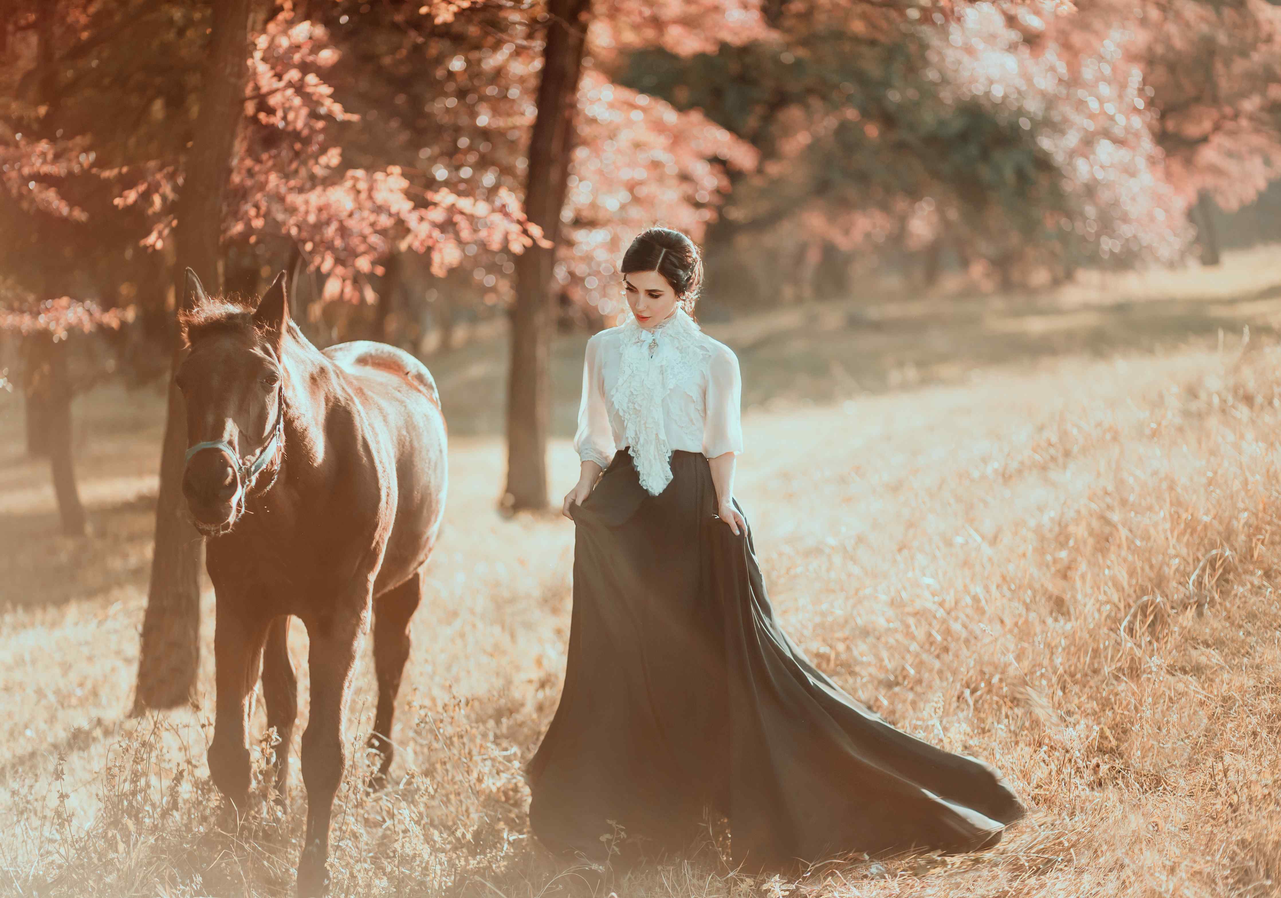 Große Wandbilder-Romantische Frau mit Pferd in herbstlicher Landschaft