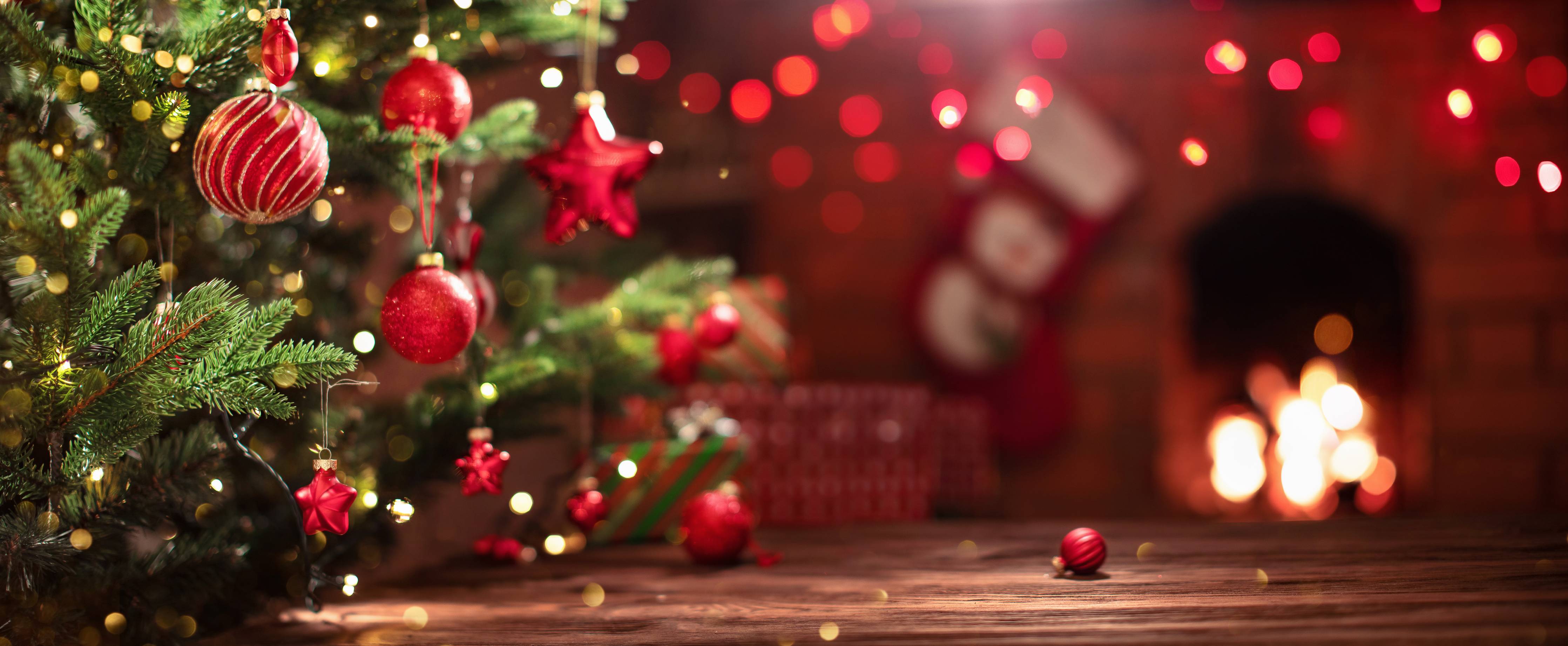 Große Wandbilder-Roter Weihnachtsbaum mit Deko