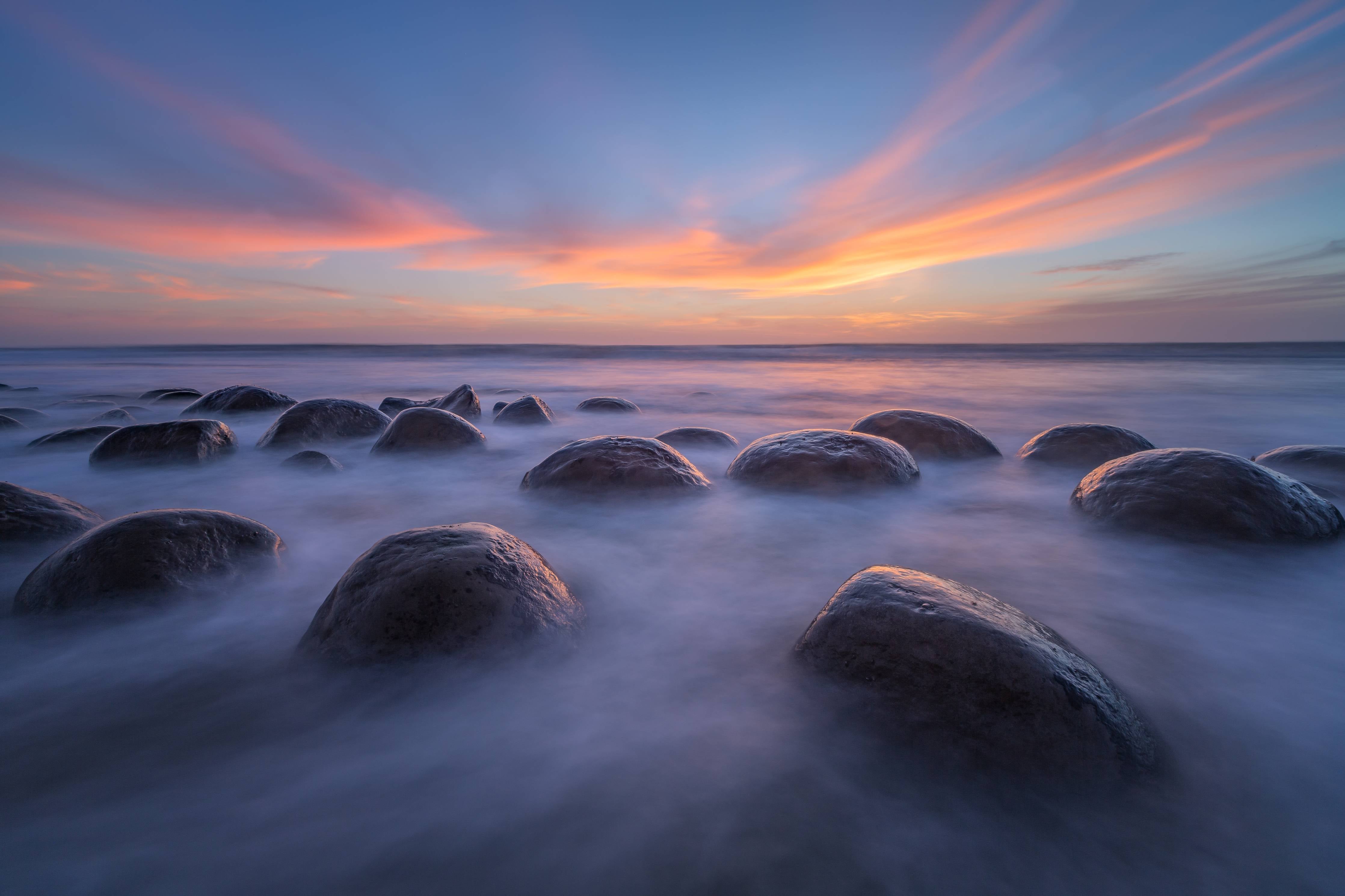 Große Wandbilder-Sanfter Sonnenuntergang über dem Meer mit Steinen