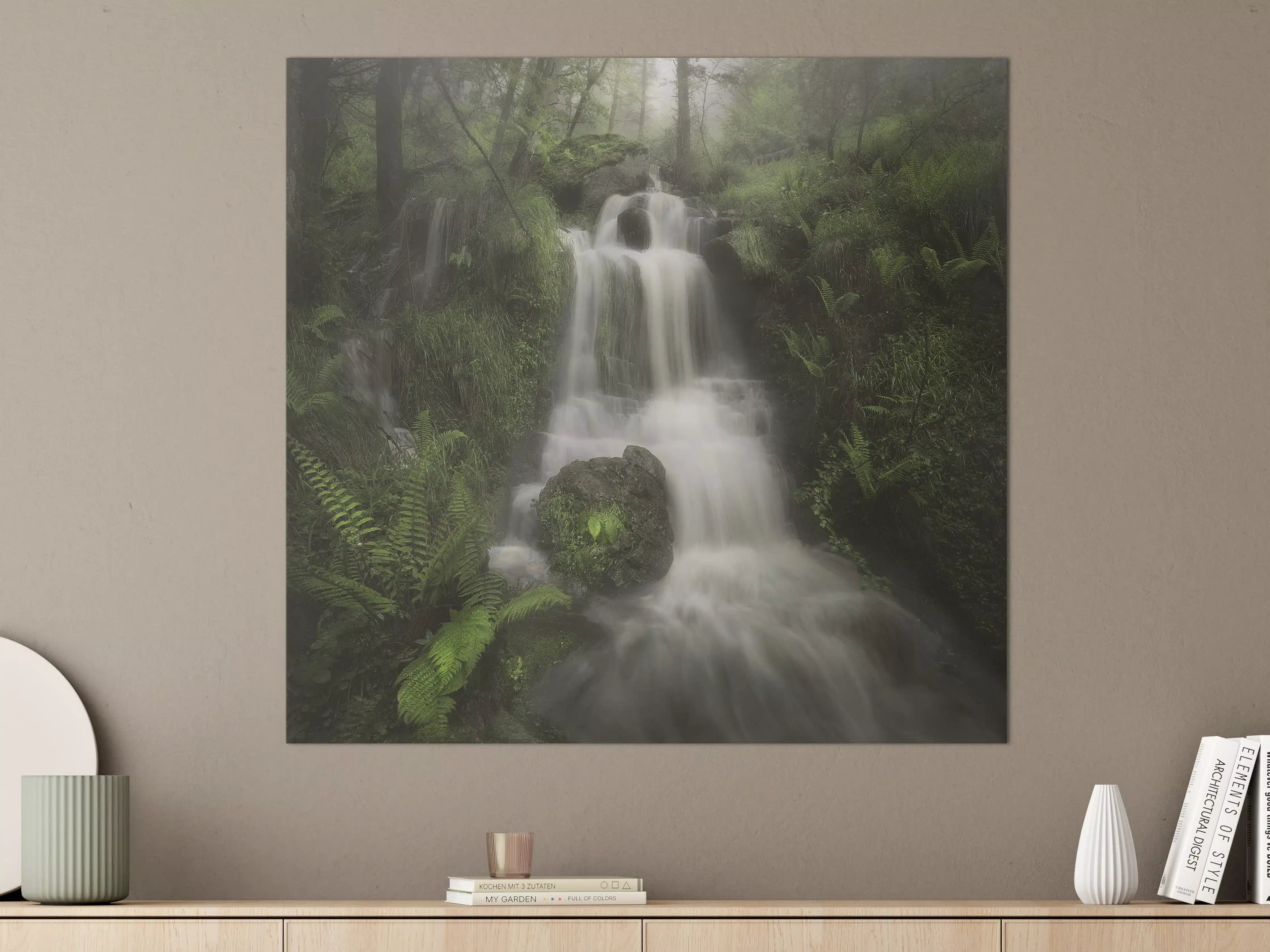 Große Wandbilder - Sanftes Wasserfall in mystischem Wald