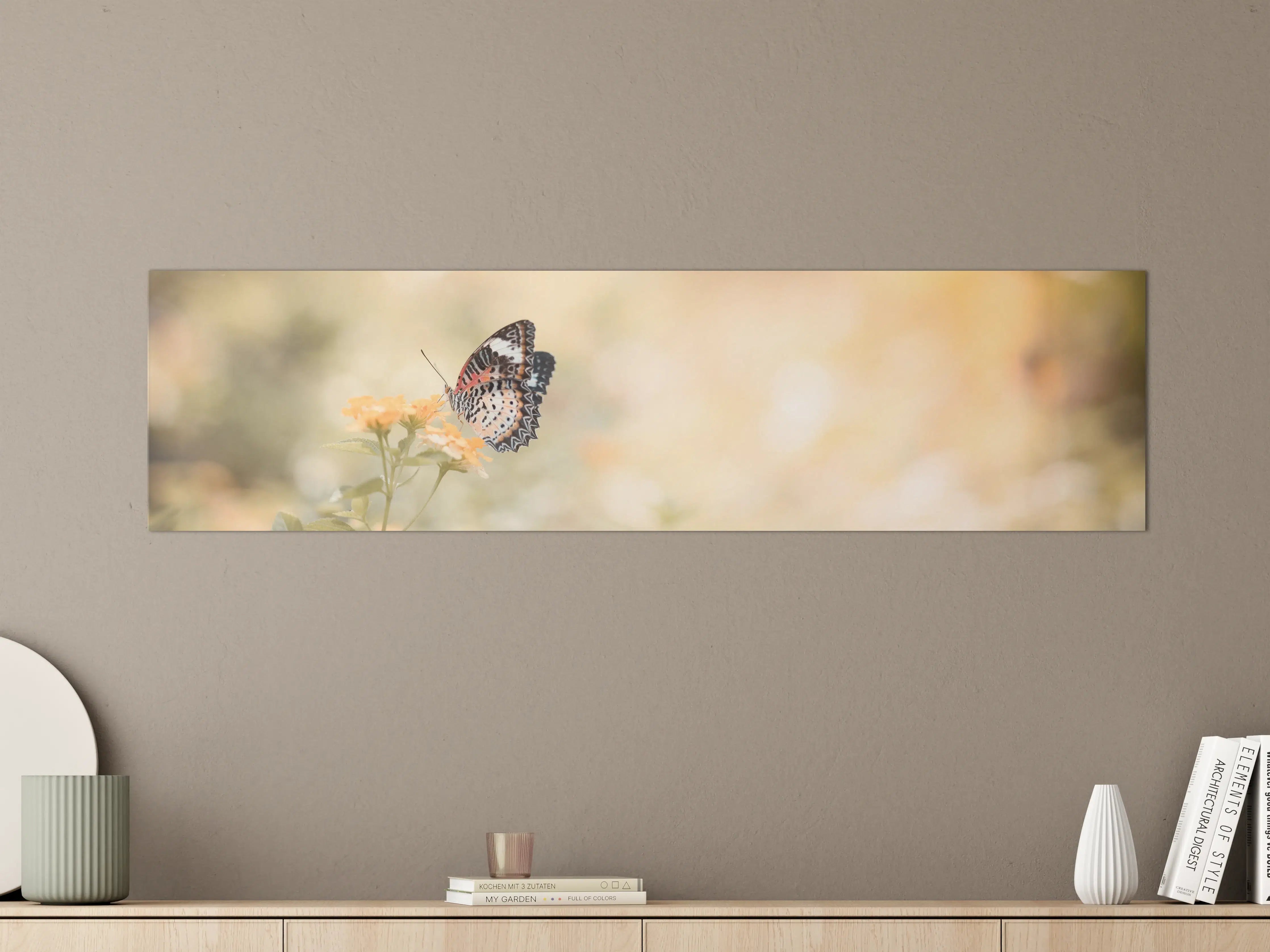 Große Wandbilder - Schmetterling auf eine orangene Blume