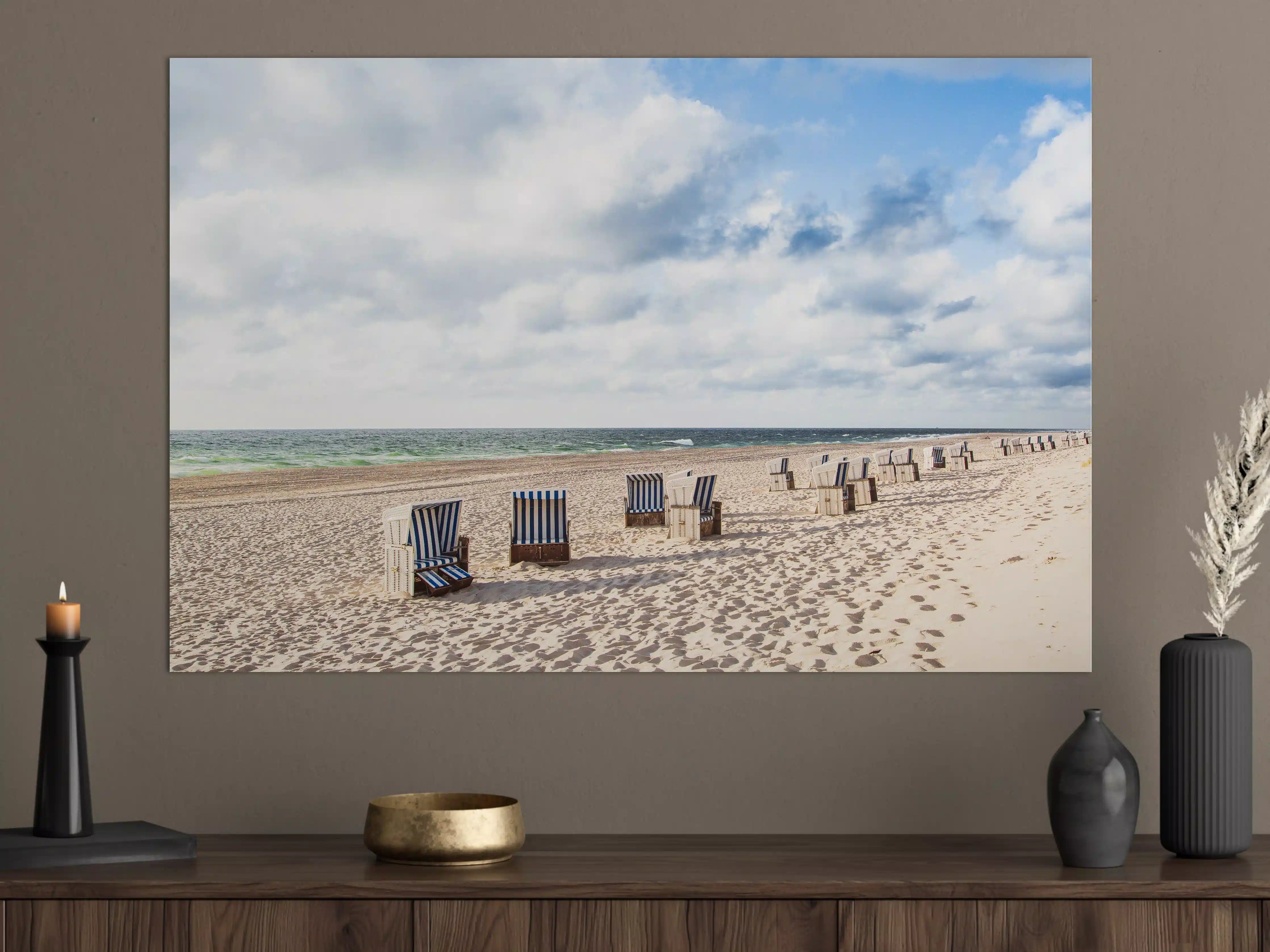 Große Wandbilder - Schöne Strandliegestühle in Blau und Weiß
