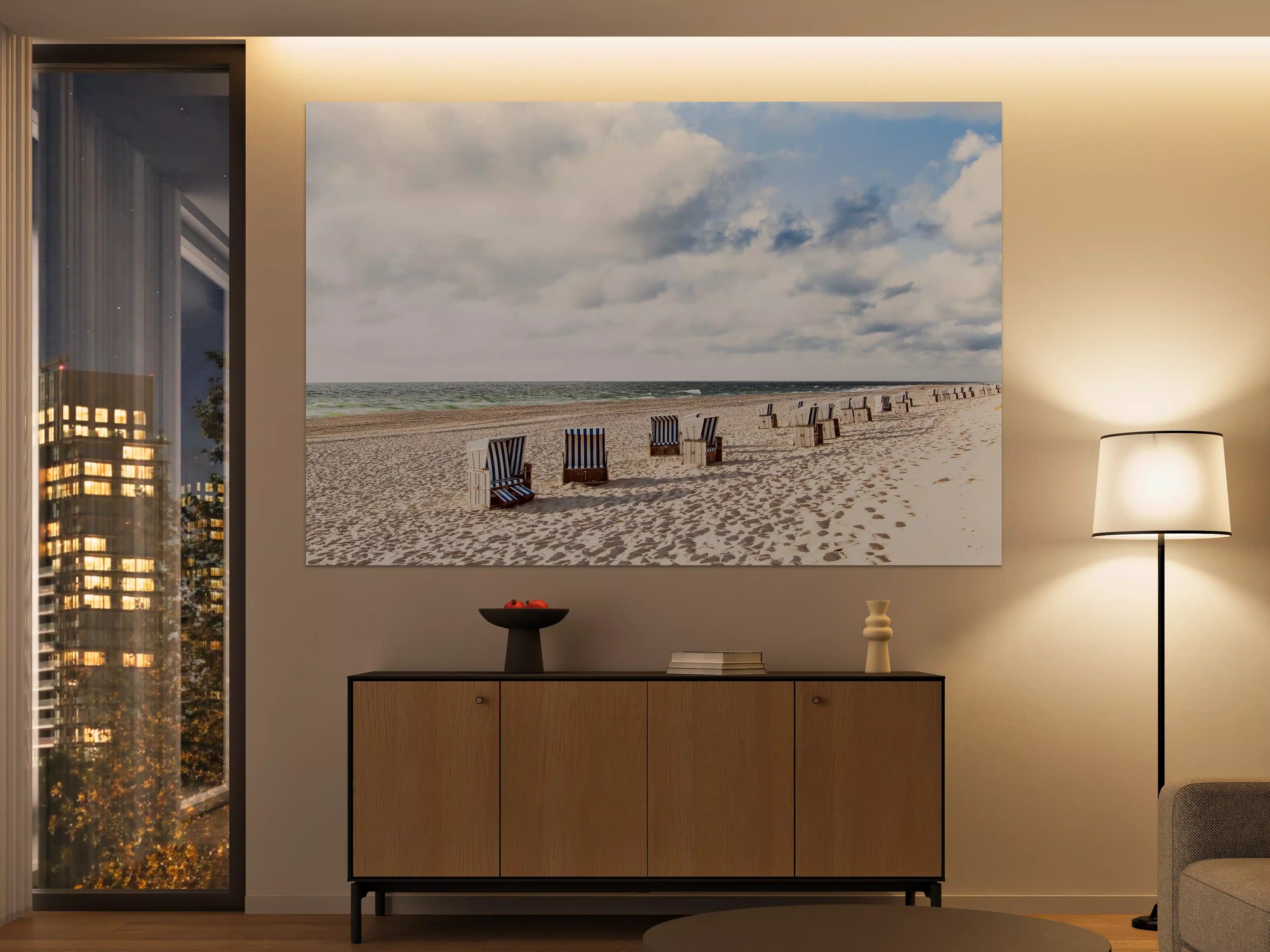 Große Wandbilder - Schöne Strandliegestühle in Blau und Weiß