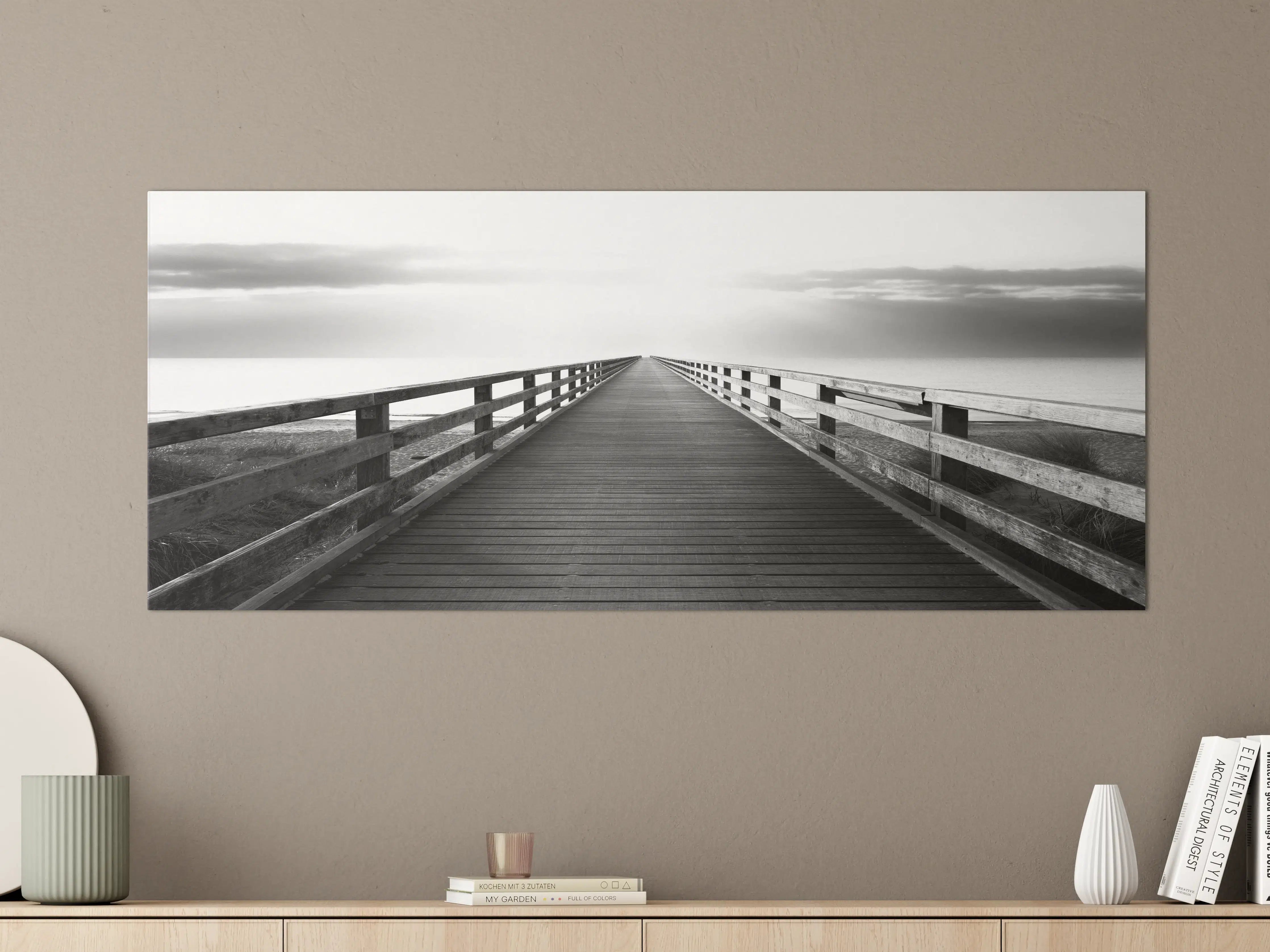 Große Wandbilder - Schwarz-Weiß-Promenade auf Holzbrücke