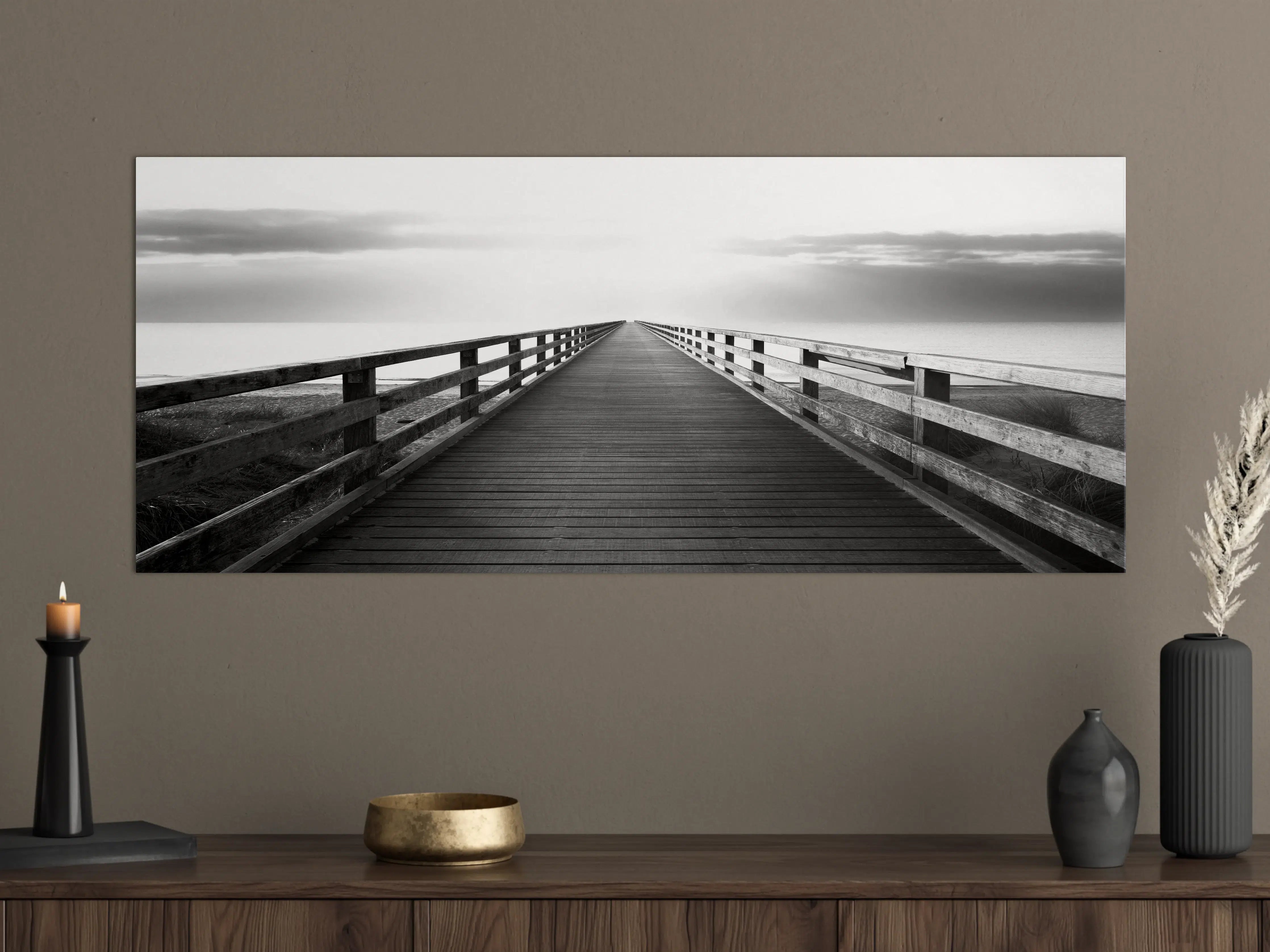 Große Wandbilder - Schwarz-Weiß-Promenade auf Holzbrücke