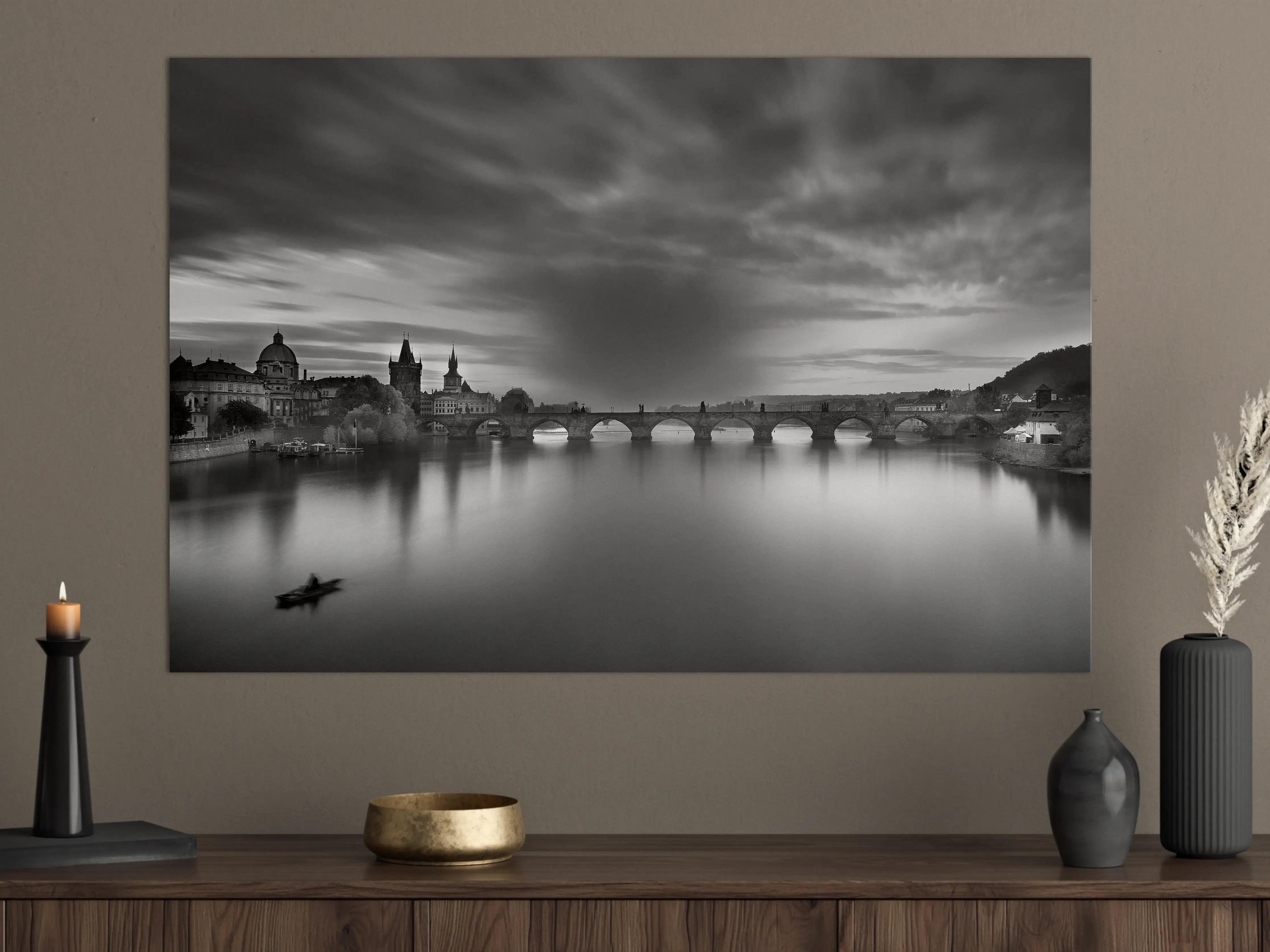 Große Wandbilder - Schwarz-Weiß-Stadtansicht mit Fluss und Brücke