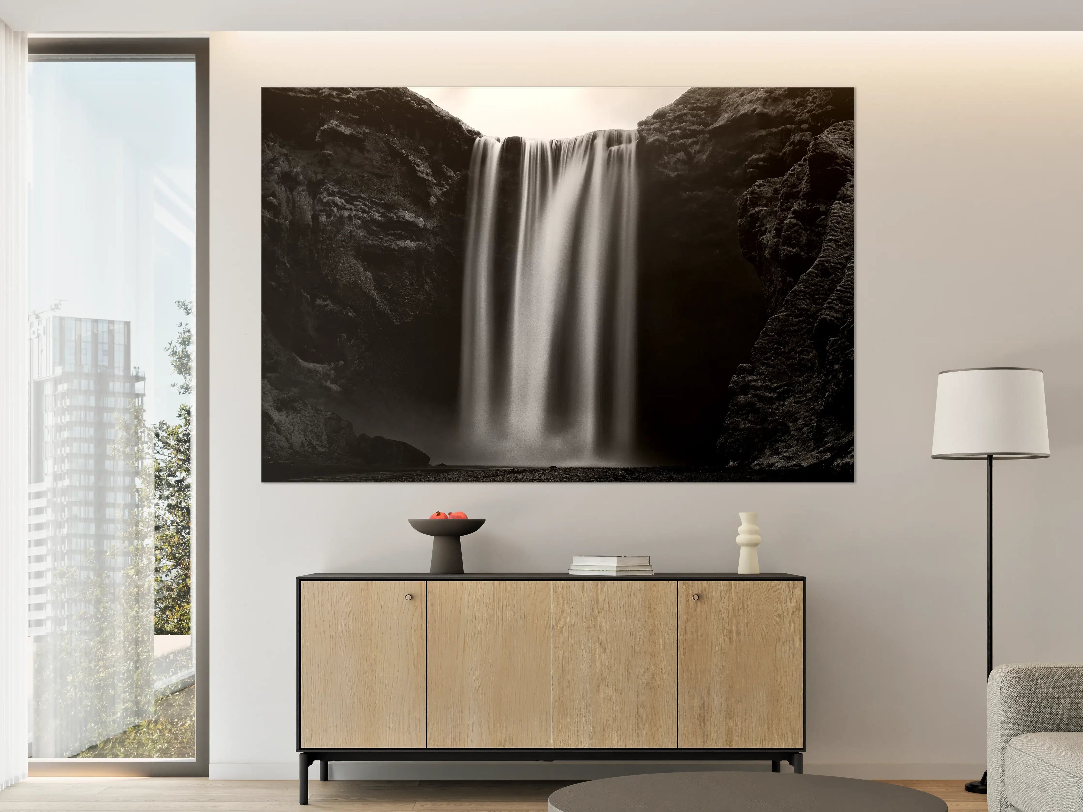 Große Wandbilder - Schwarz-Weiß-Wasserfall in dramatischer Landschaft