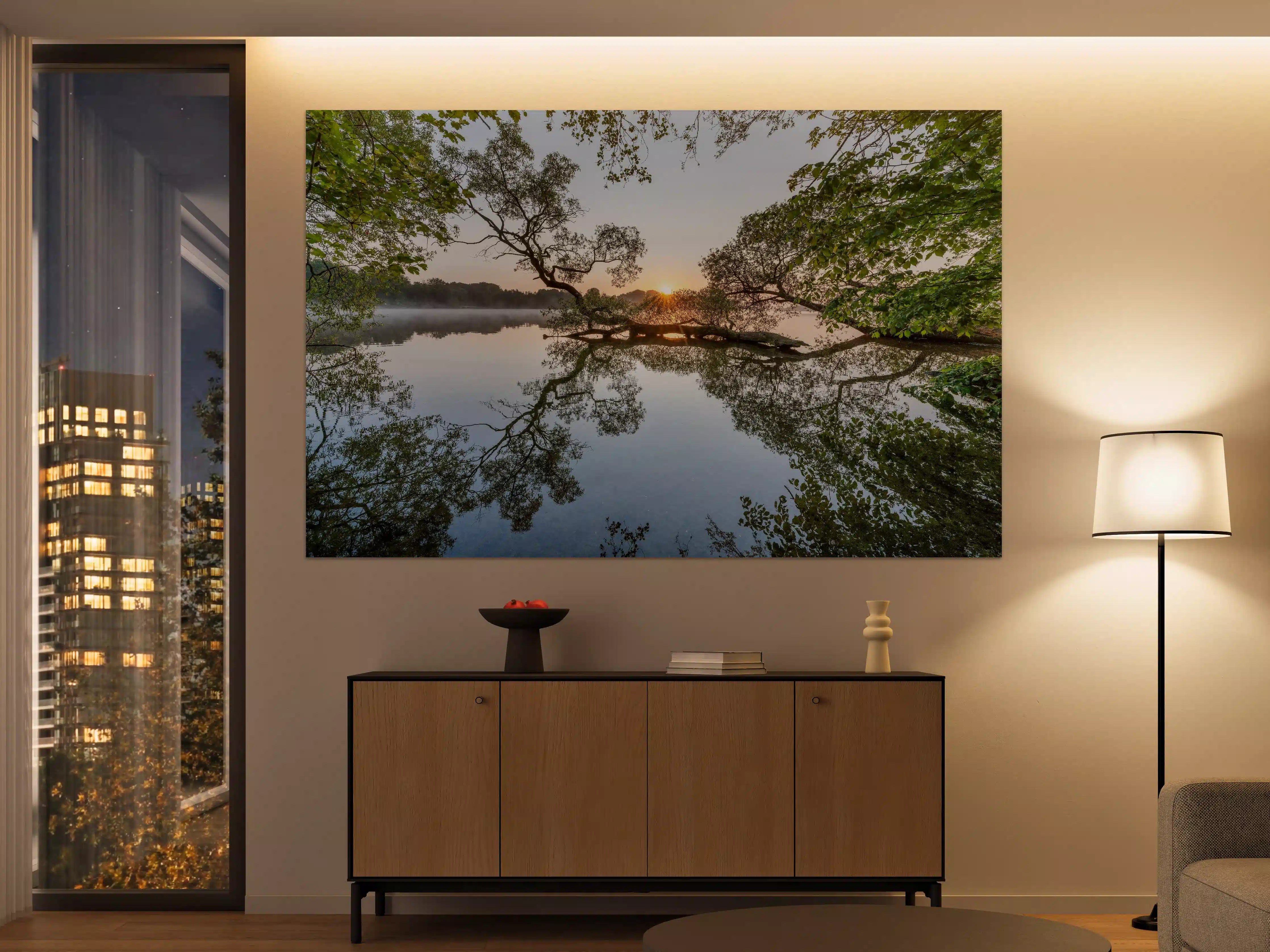 Große Wandbilder - Sonnenaufgang über dem ruhigen Fluss mit Baumreflexionen