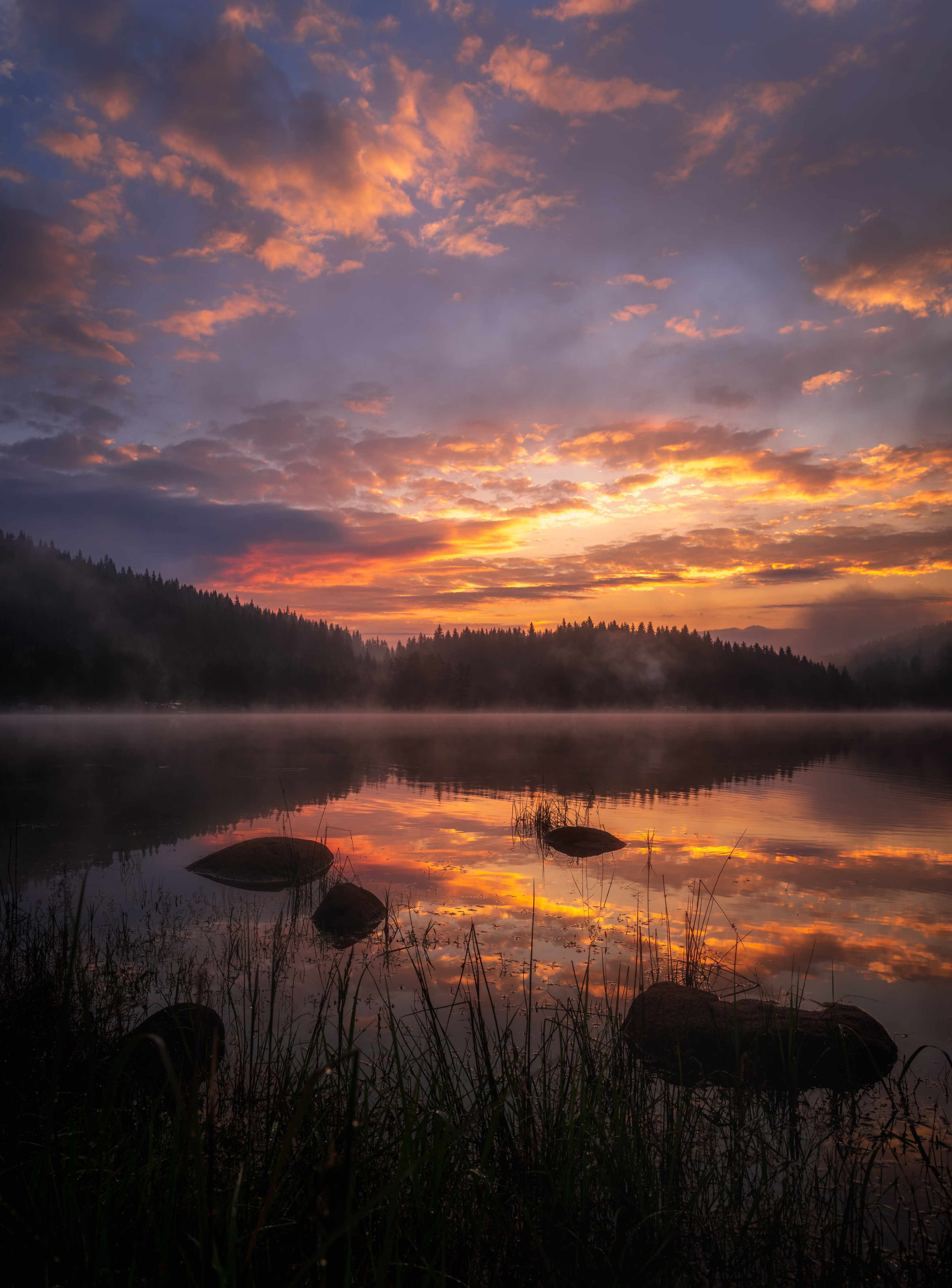 Große Wandbilder-Sonnenuntergang am ruhigen See mit Fairy Lights