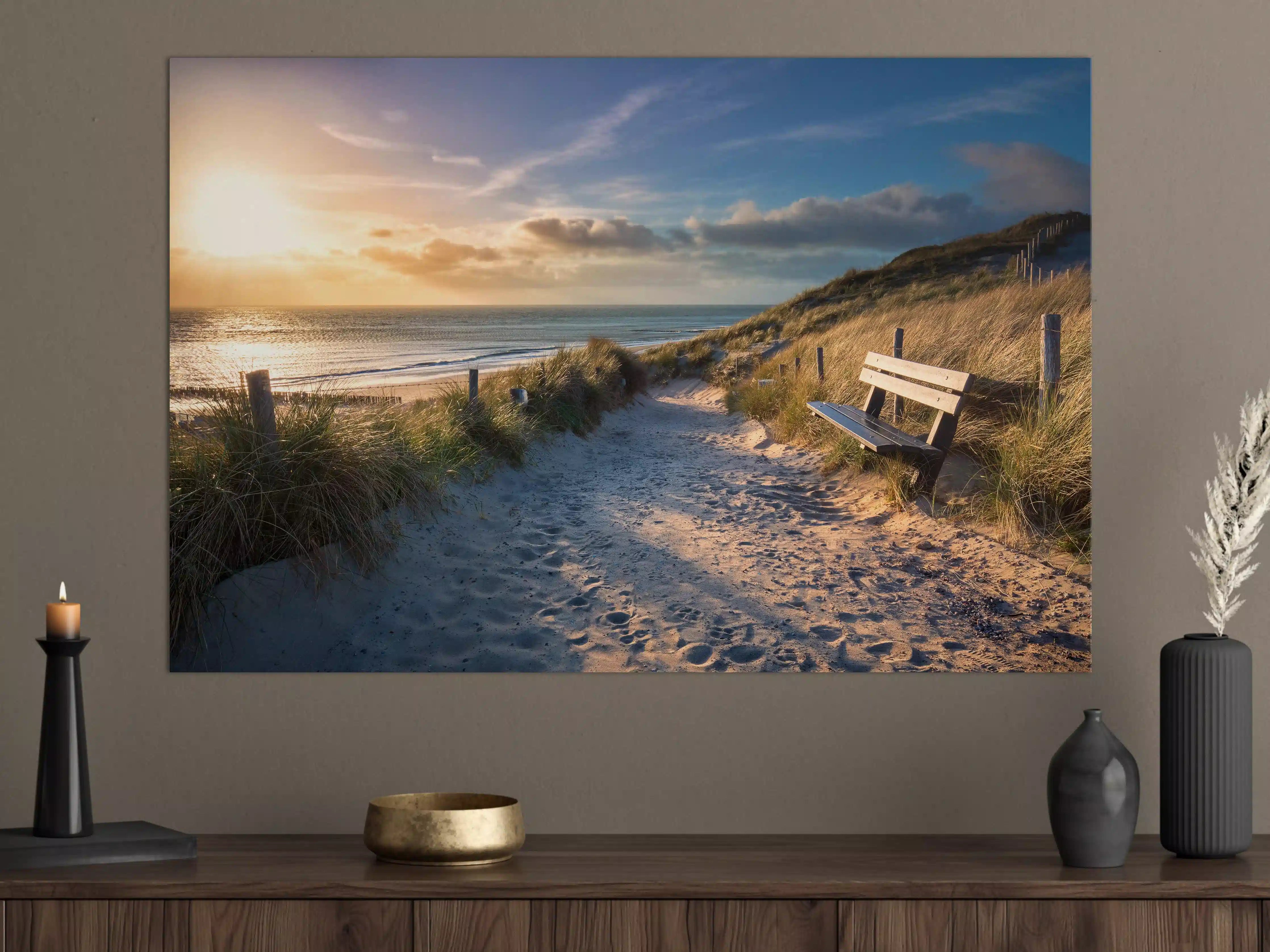 Große Wandbilder - Sonnenuntergang an der Küste mit Sandweg und Bank