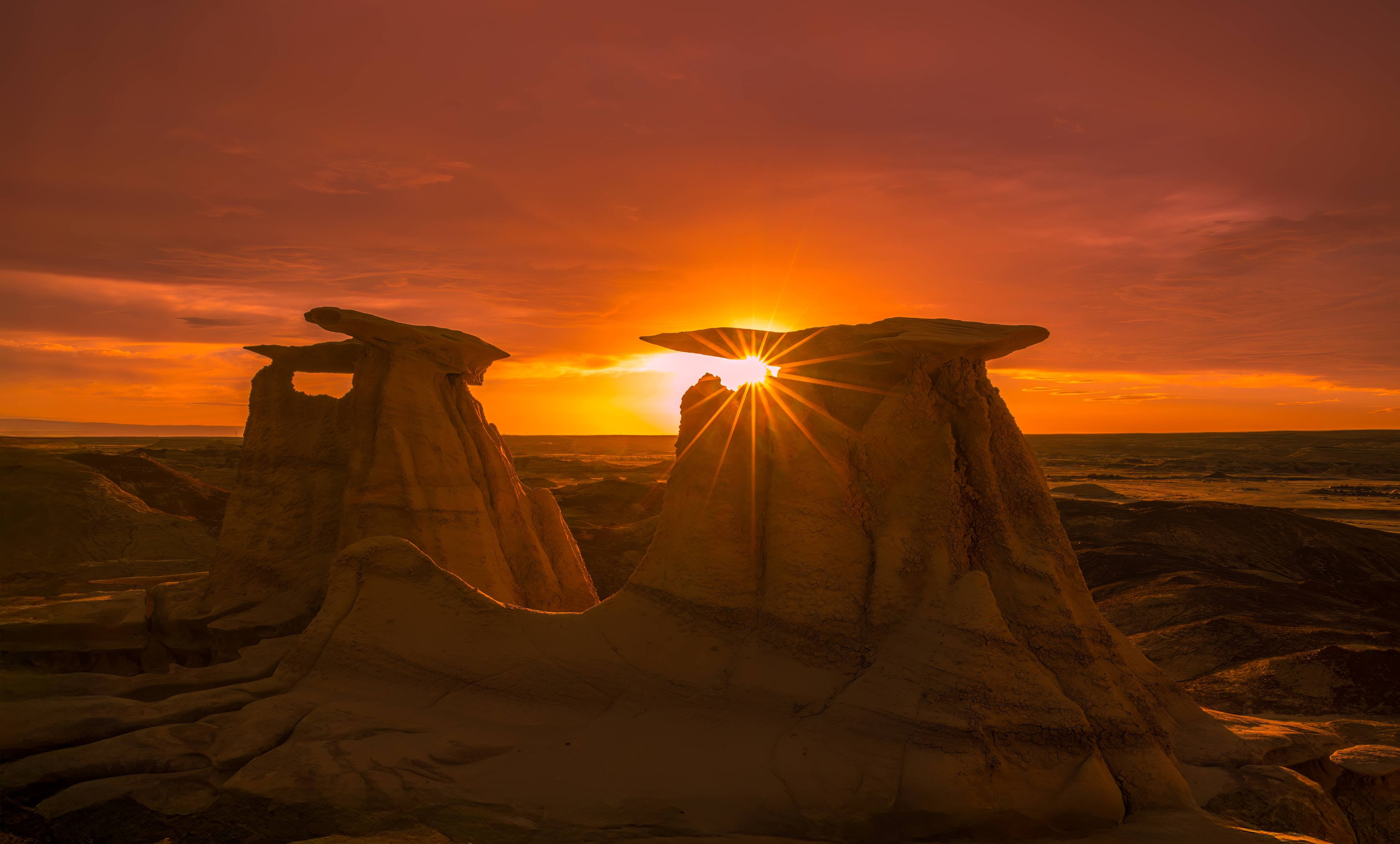 Große Wandbilder-Spektakulärer Sonnenuntergang über Felsformationen