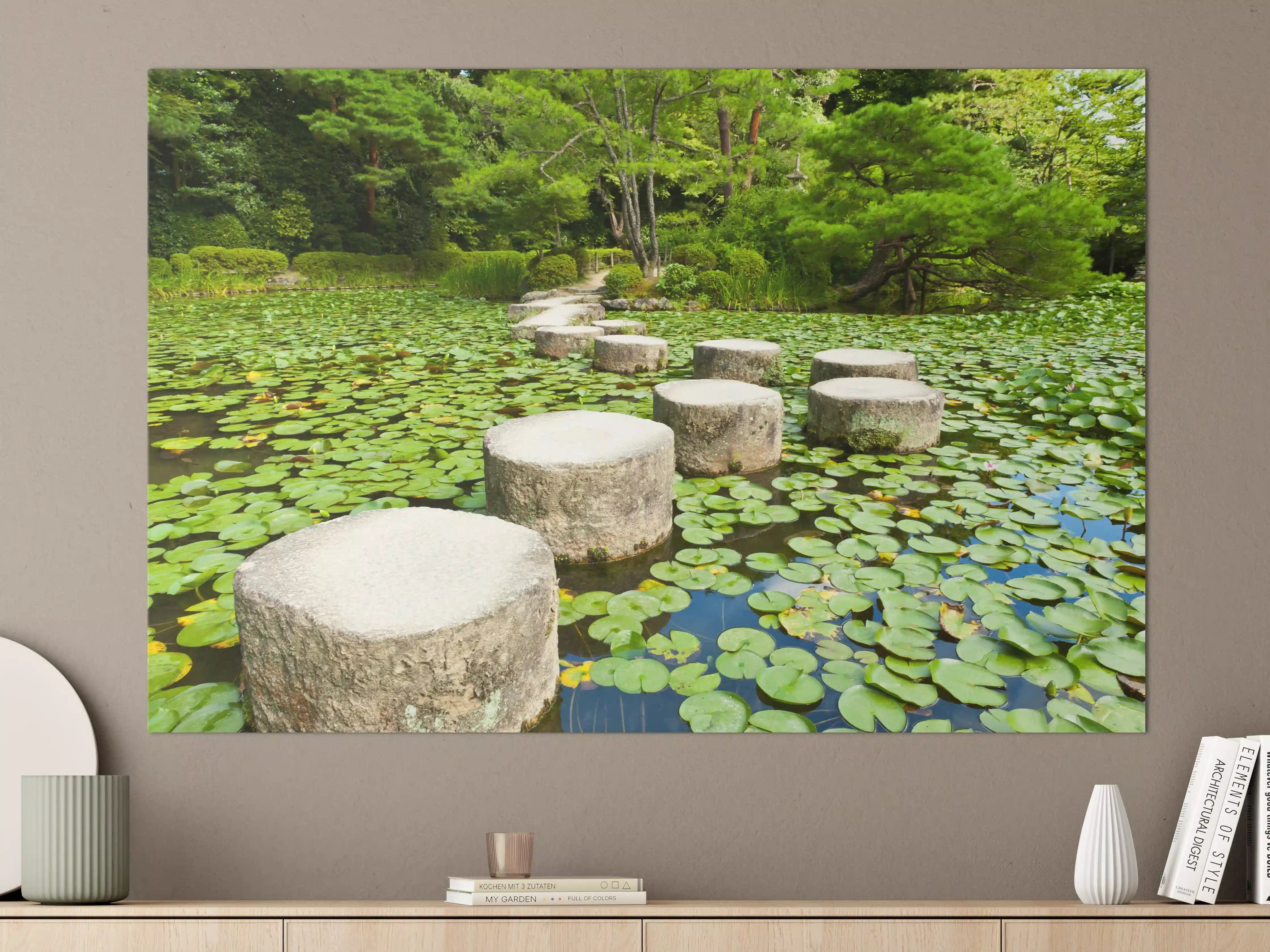 Große Wandbilder - Stein-Zen-Pfad umhüllt von Wasserpflanzen