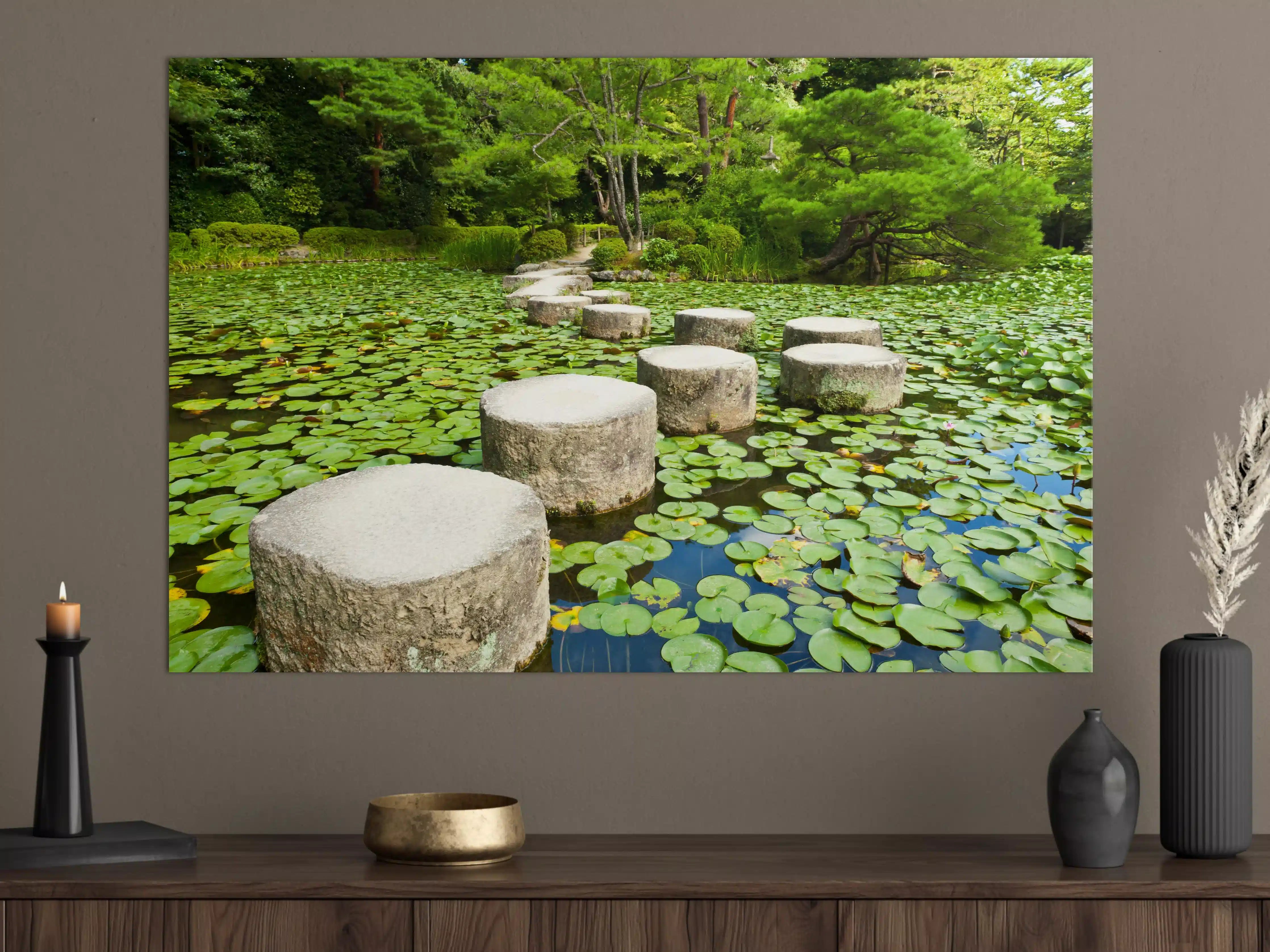 Große Wandbilder - Stein-Zen-Pfad umhüllt von Wasserpflanzen