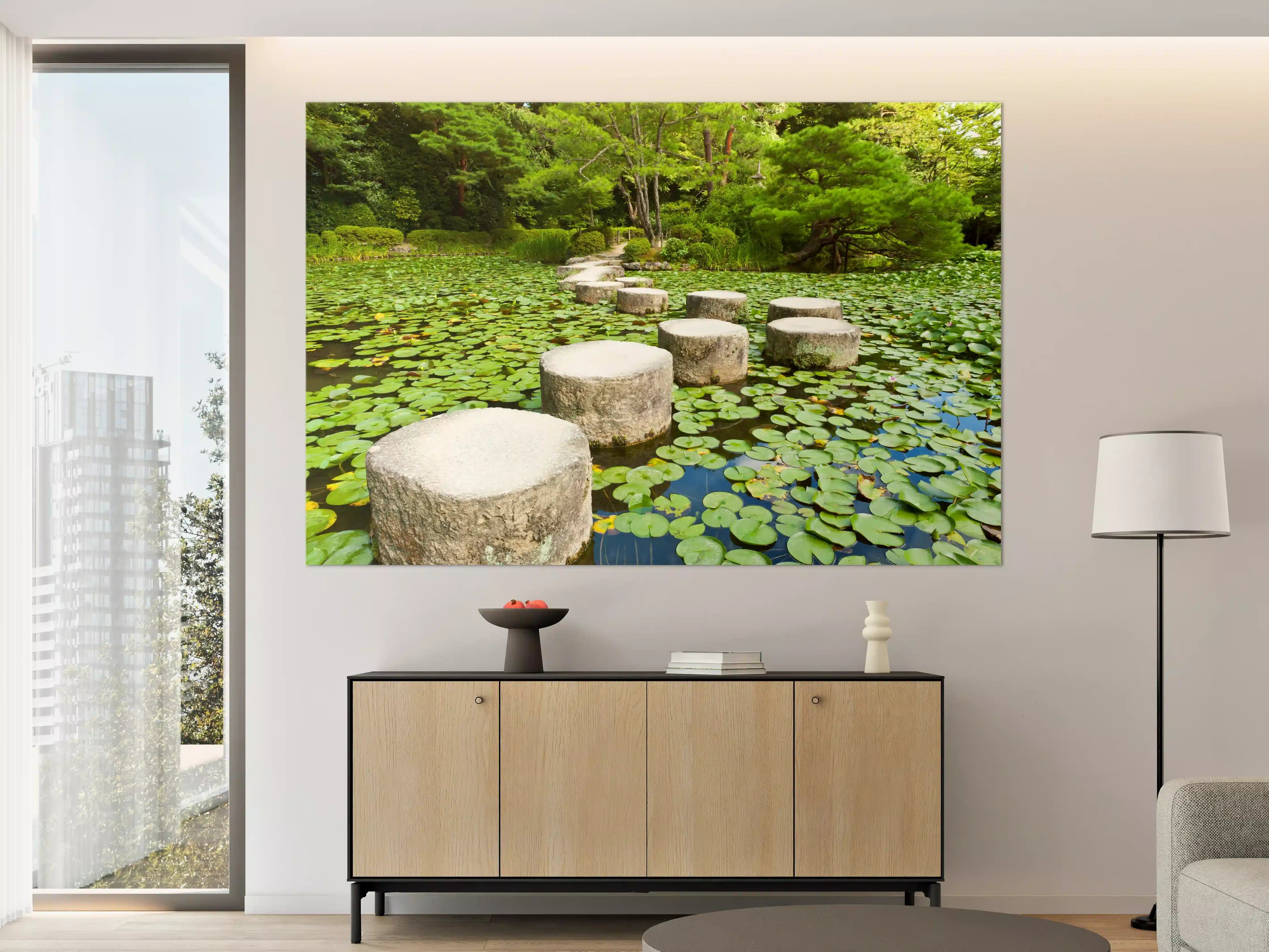 Große Wandbilder - Stein-Zen-Pfad umhüllt von Wasserpflanzen