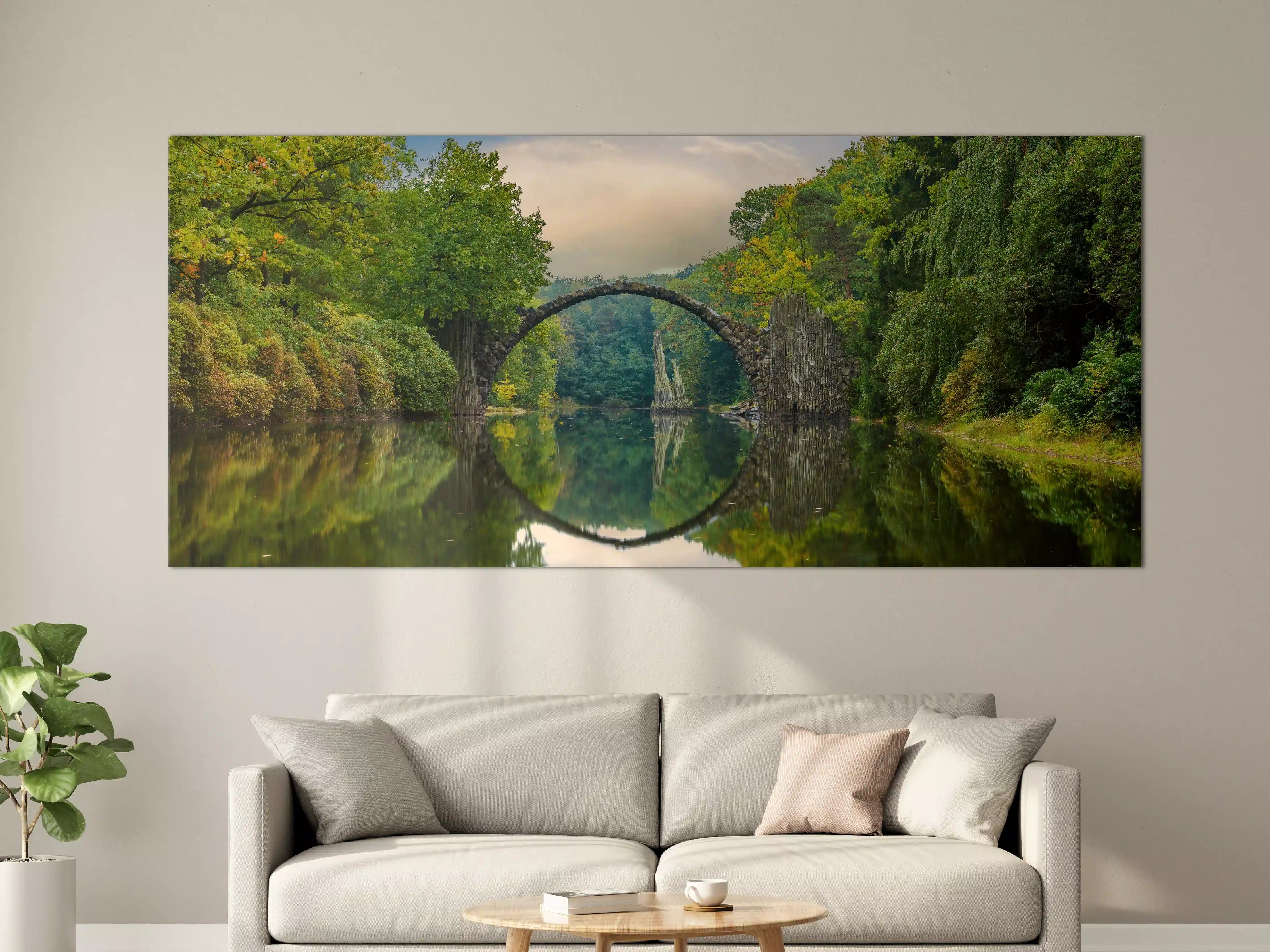 Große Wandbilder - Steinbrücke über Fluss im Wald