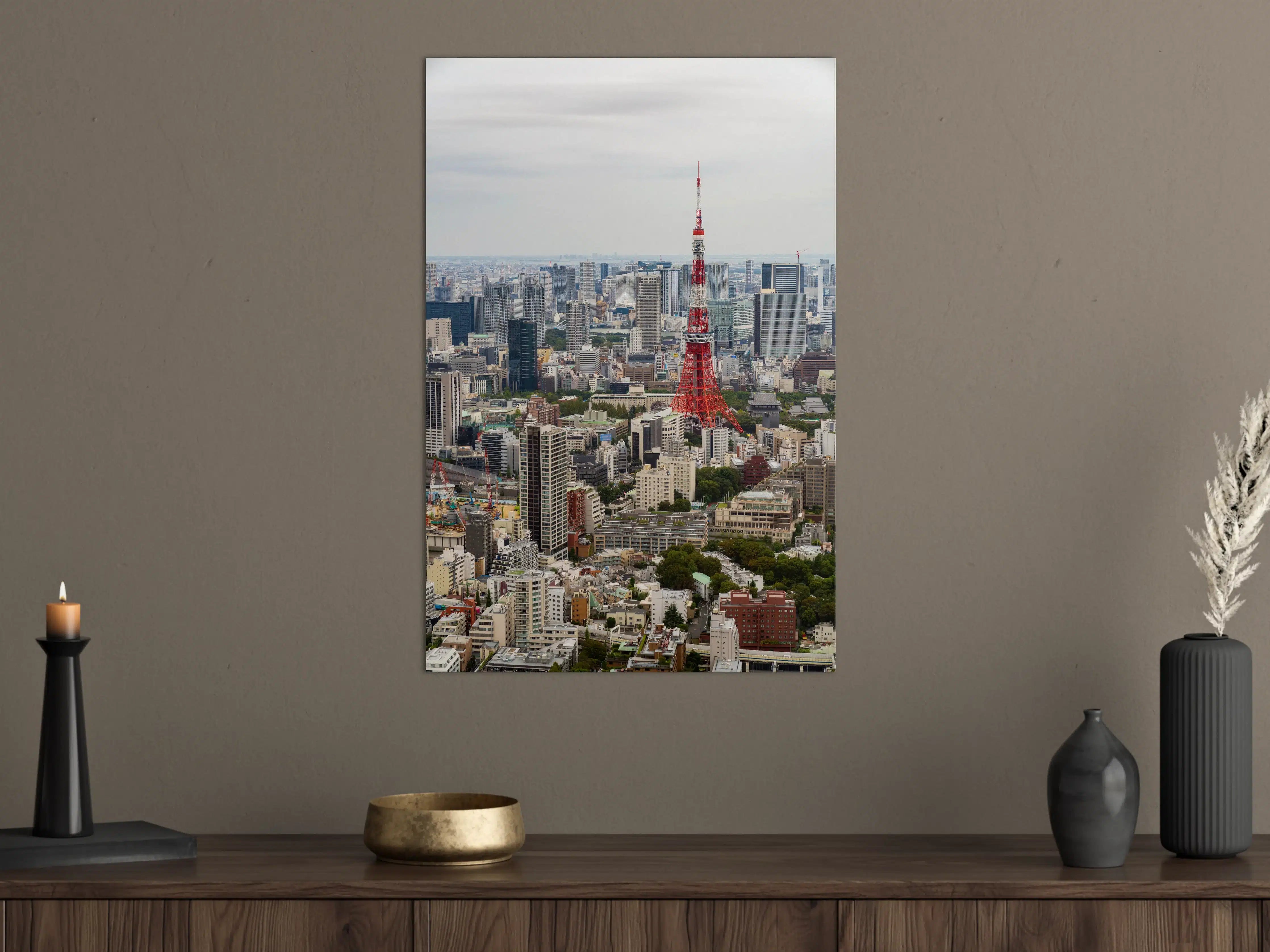 Große Wandbilder - Tokyo Tower in der Skyline bei bewölktem Himmel