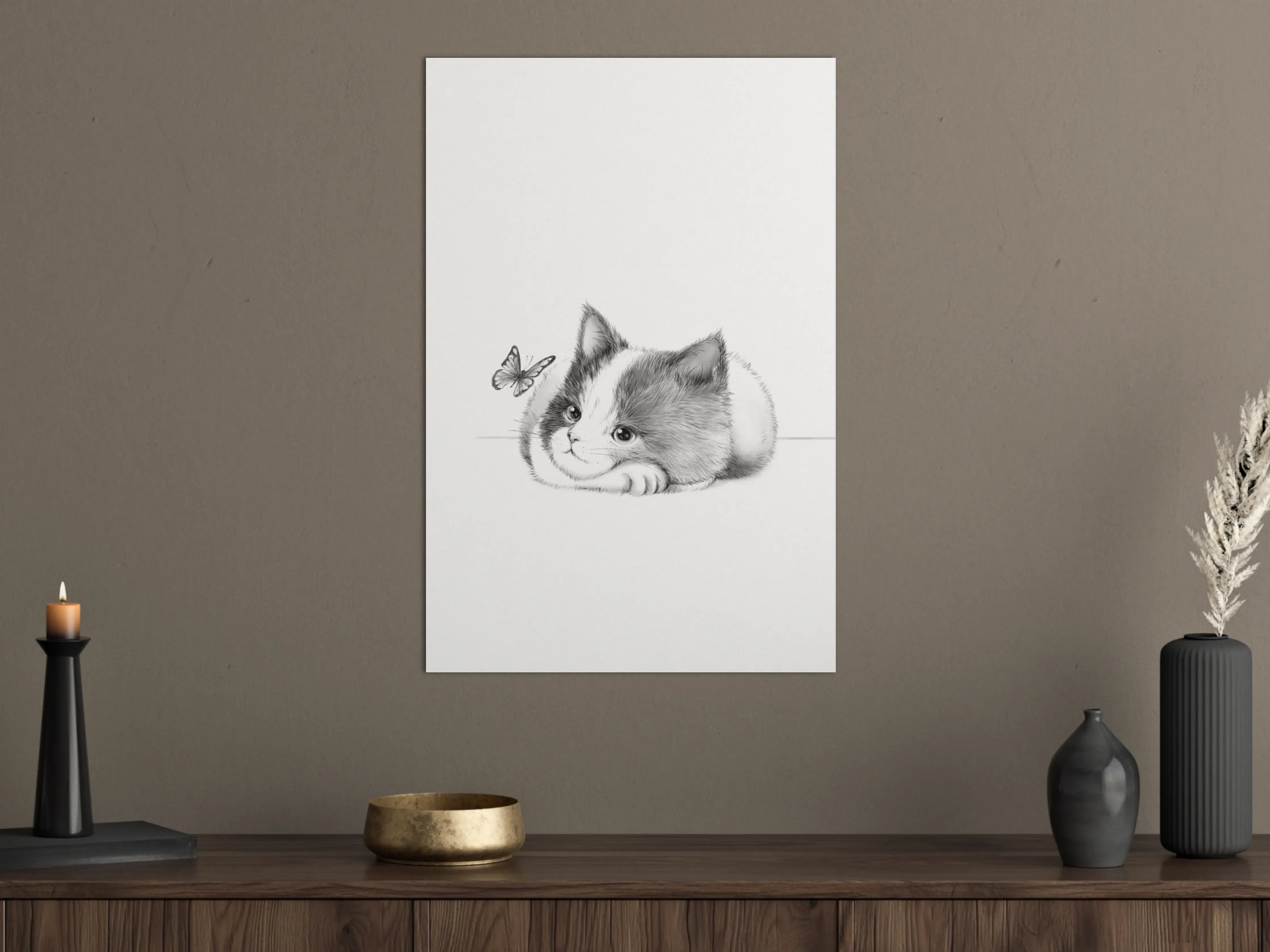 Große Wandbilder - Verspieltes Kätzchen mit Schmetterling in Schwarz-Weiß