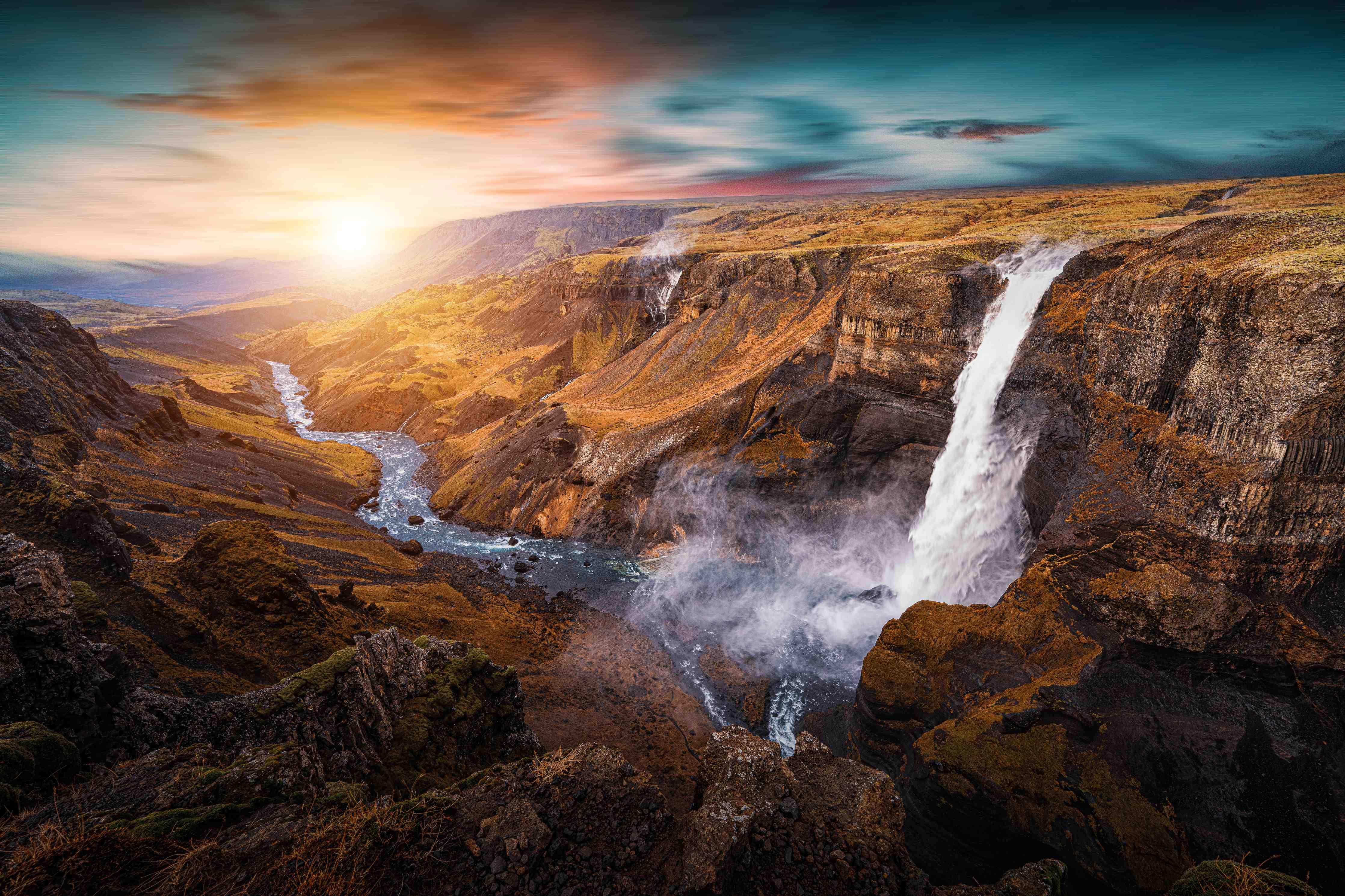 Große Wandbilder-Wasserfall in natürlicher Umgebung bei Sonnenaufgang