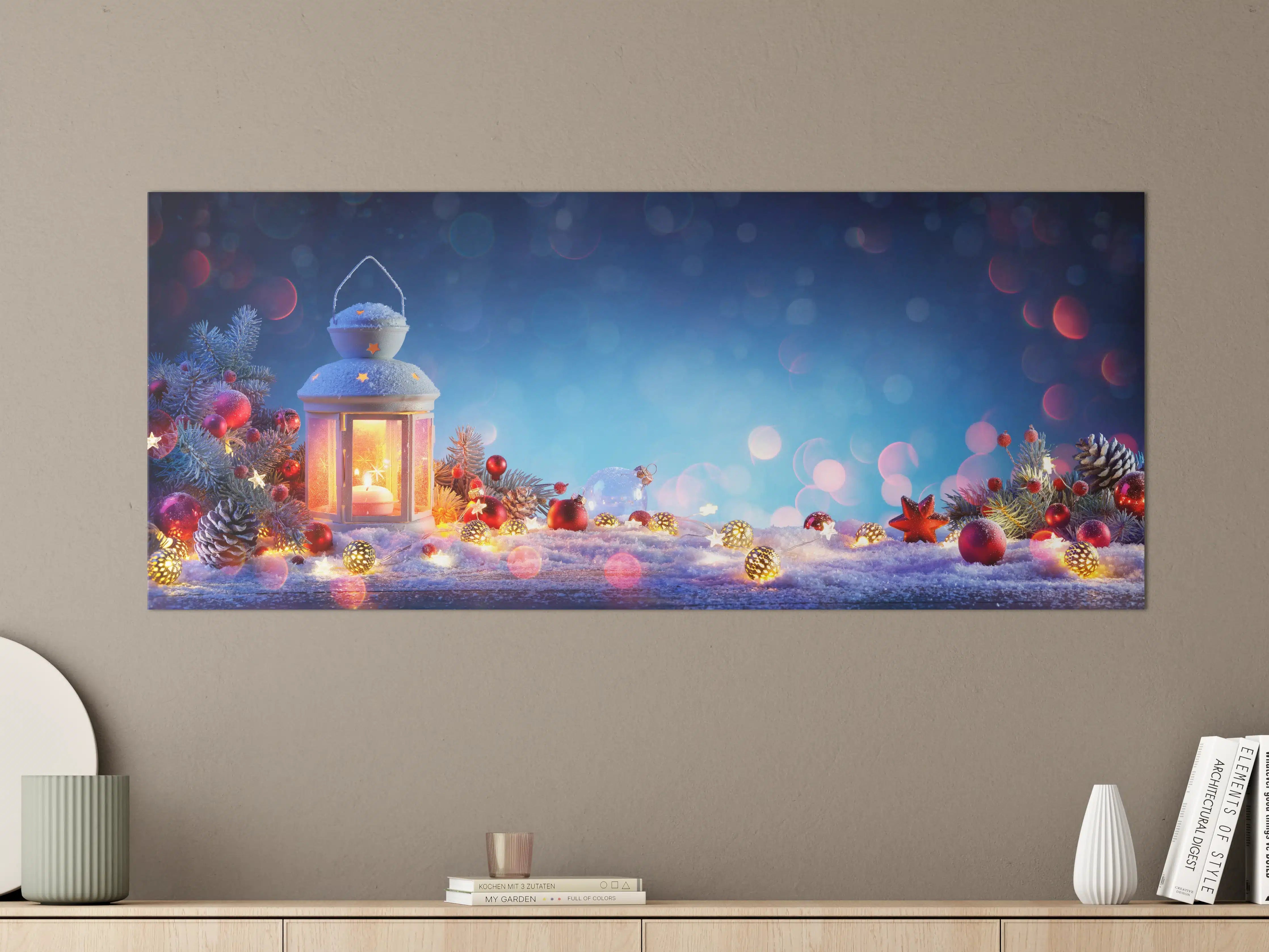 Große Wandbilder - Weihnachtslaterne auf verschneiten Tisch
