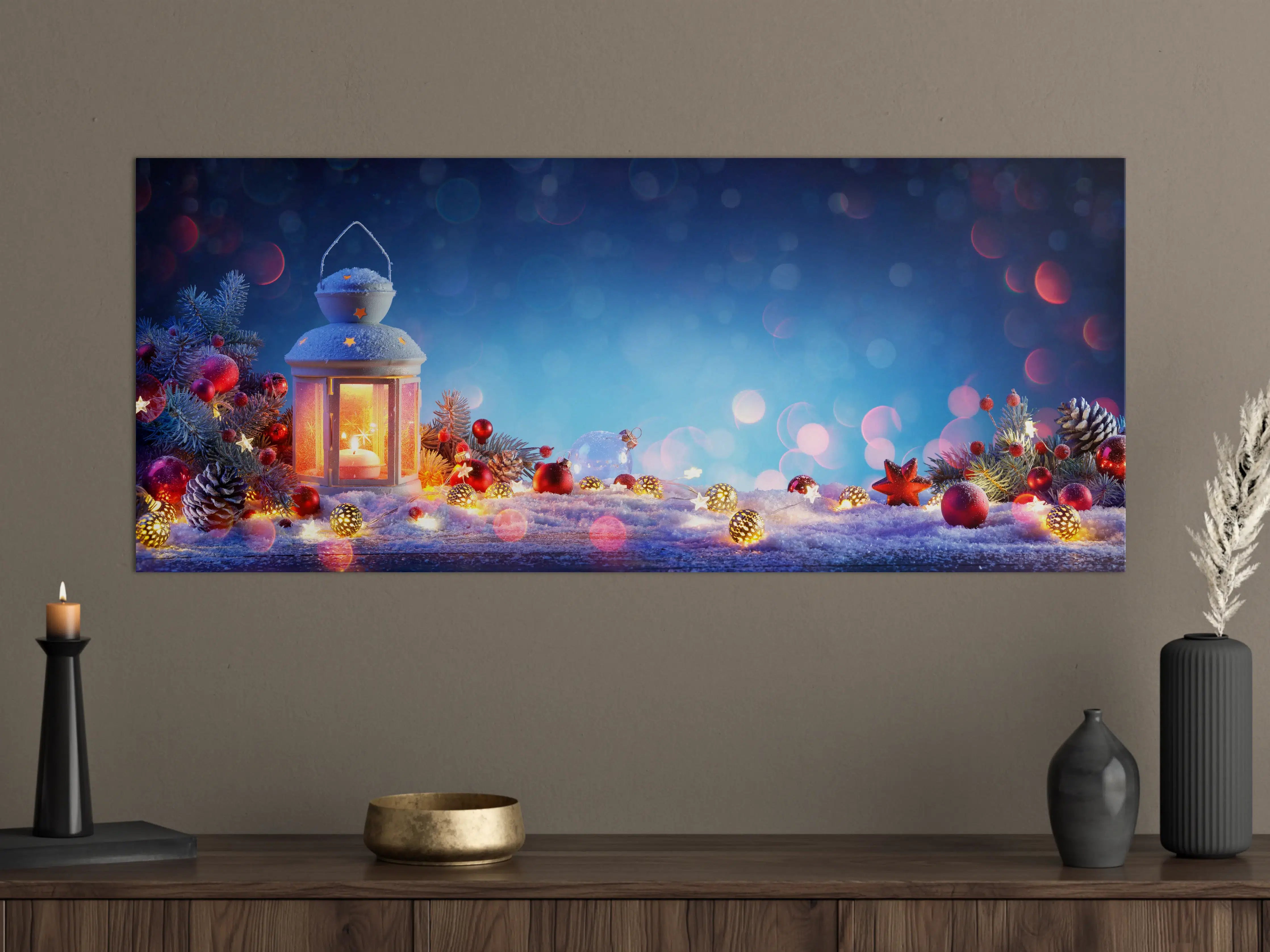 Große Wandbilder - Weihnachtslaterne auf verschneiten Tisch