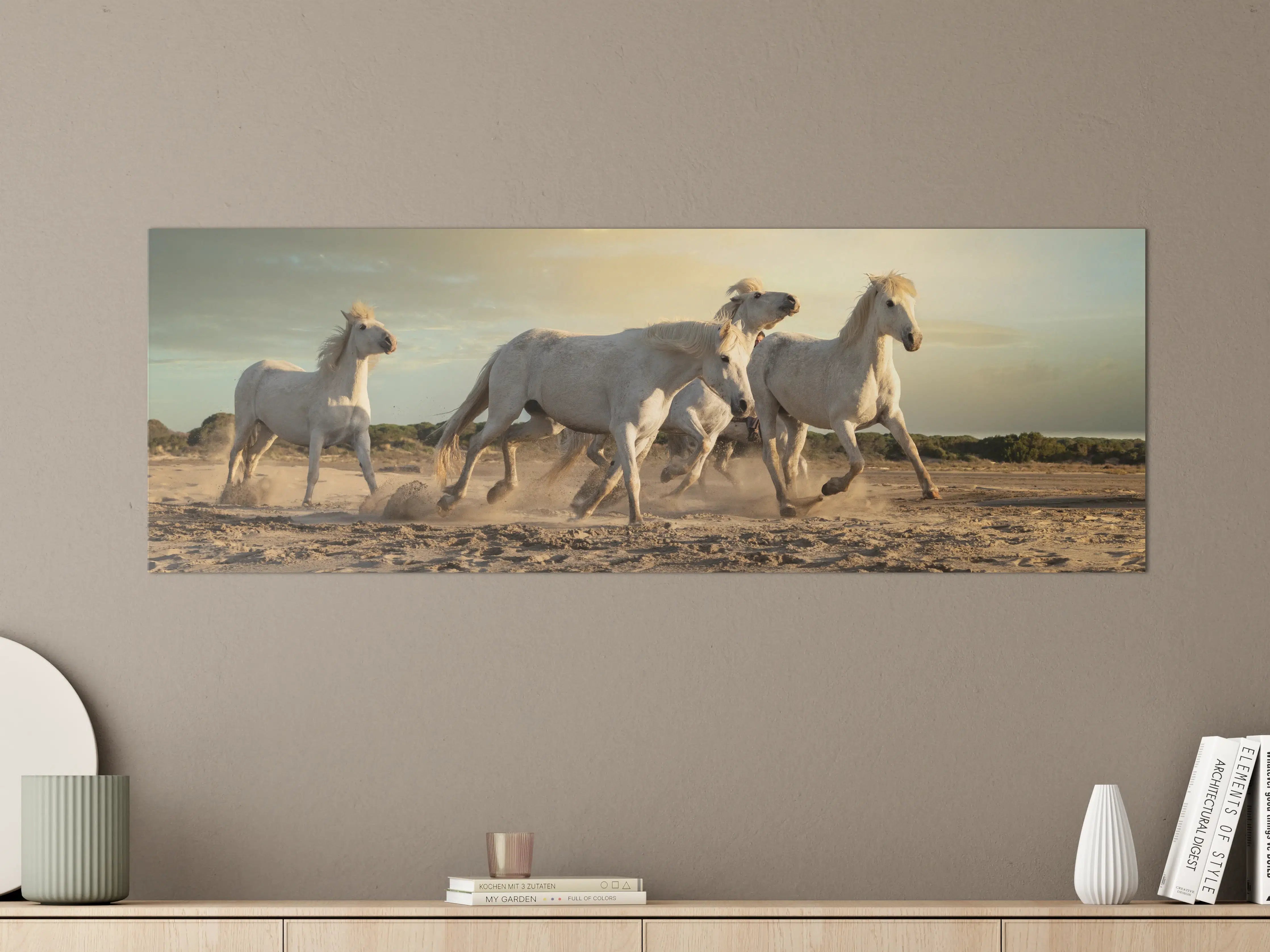 Große Wandbilder - Weiße Pferde im Galopp bei Sonnenuntergang
