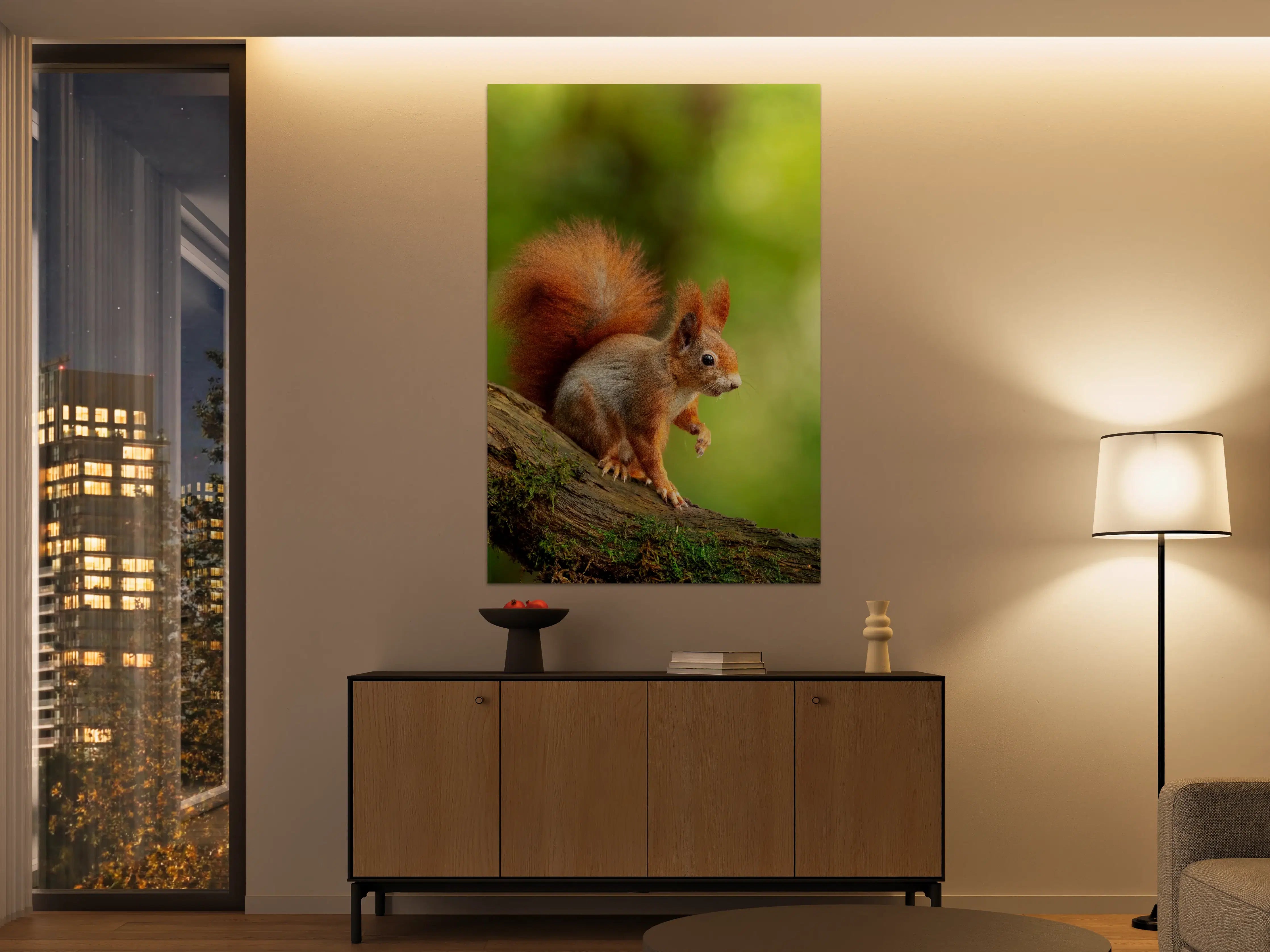 Große Wandbilder - Witziges Eichhörnchen auf Baumstamm