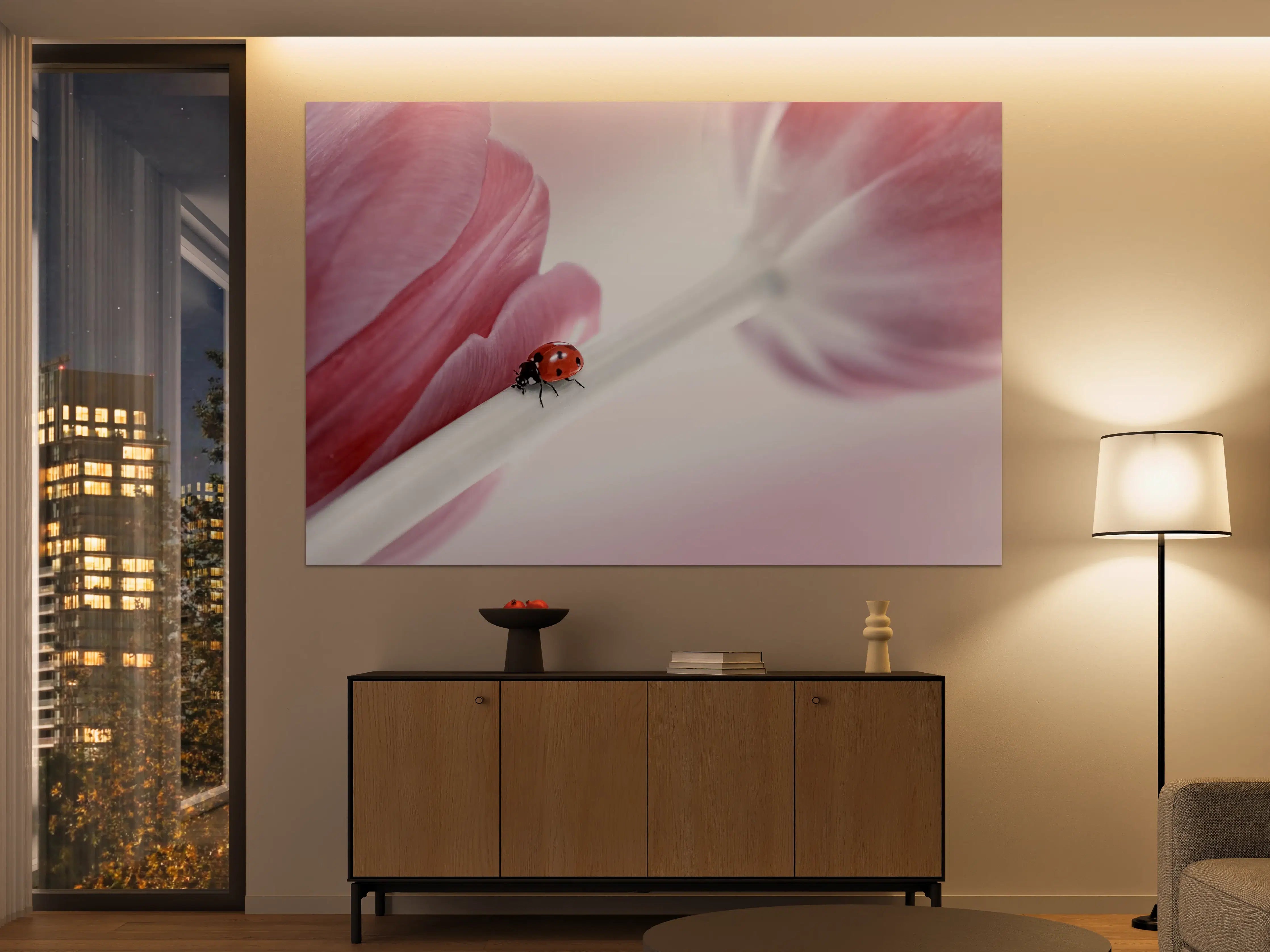 Große Wandbilder - Zarte Tulpen mit Marienkäfer in Rosa Rosa