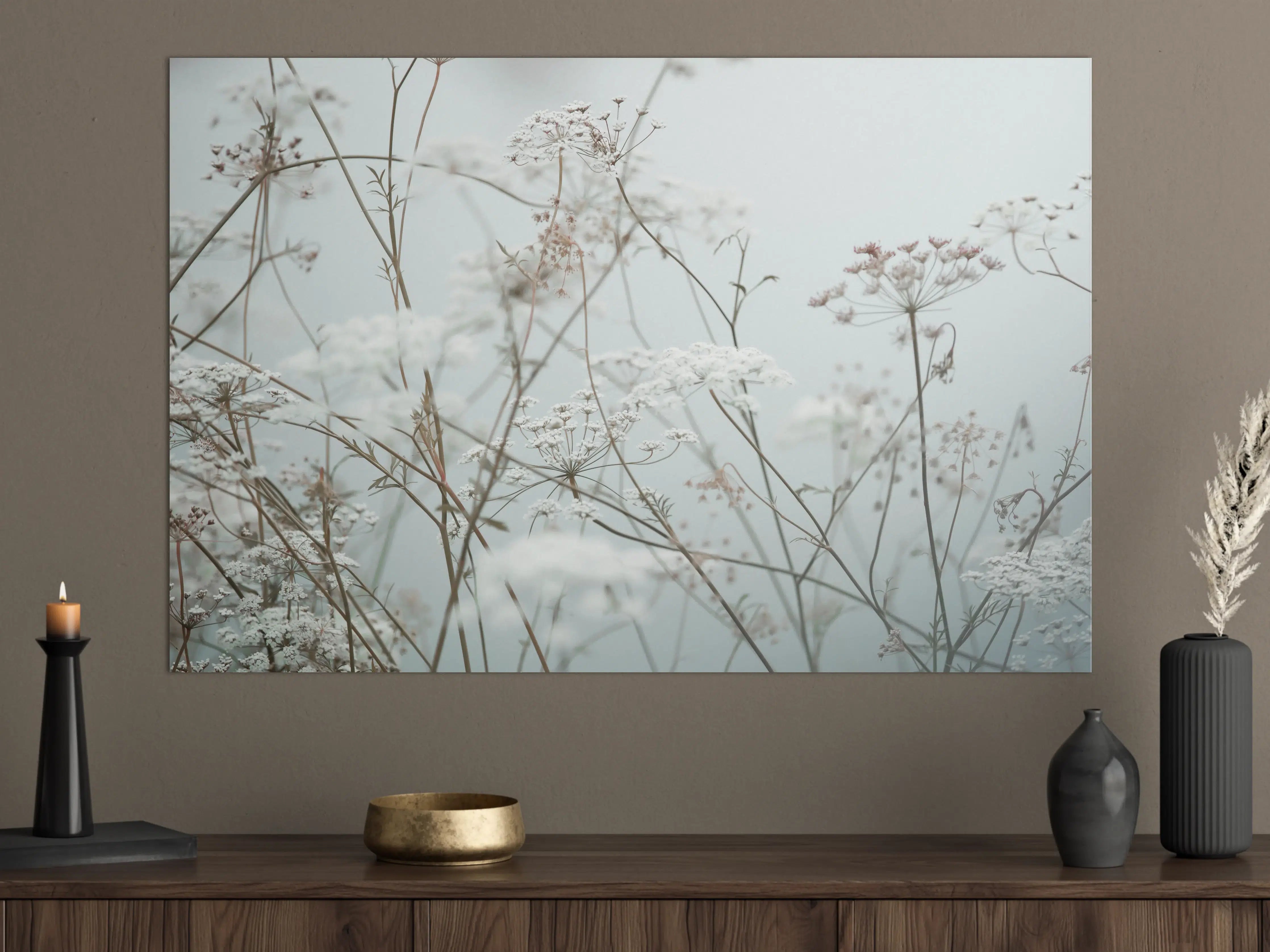 Große Wandbilder - Zarte Wildblumen im Nebel