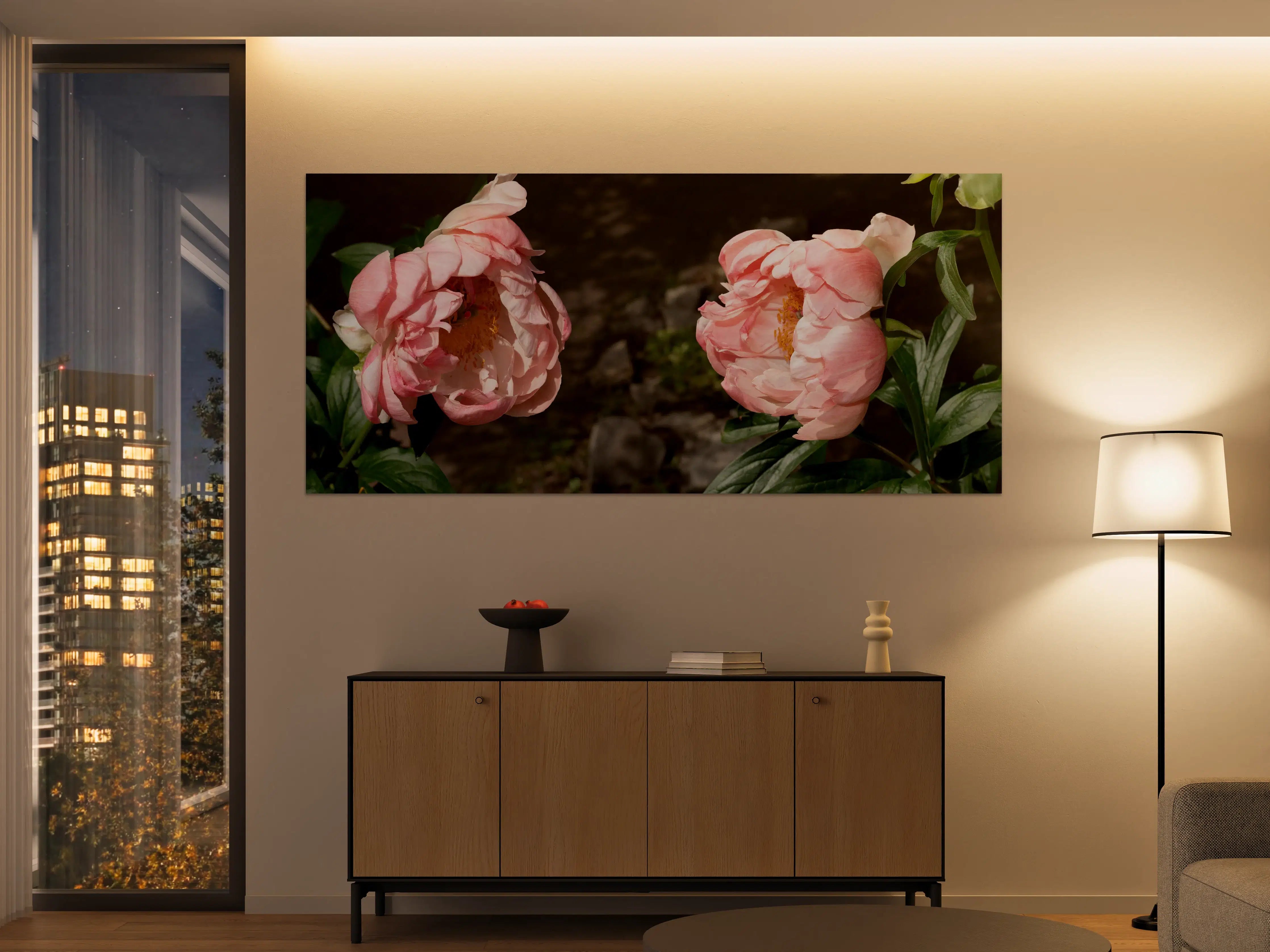Große Wandbilder - Zwei rosa Pfingstrosen in einem alten Garten.