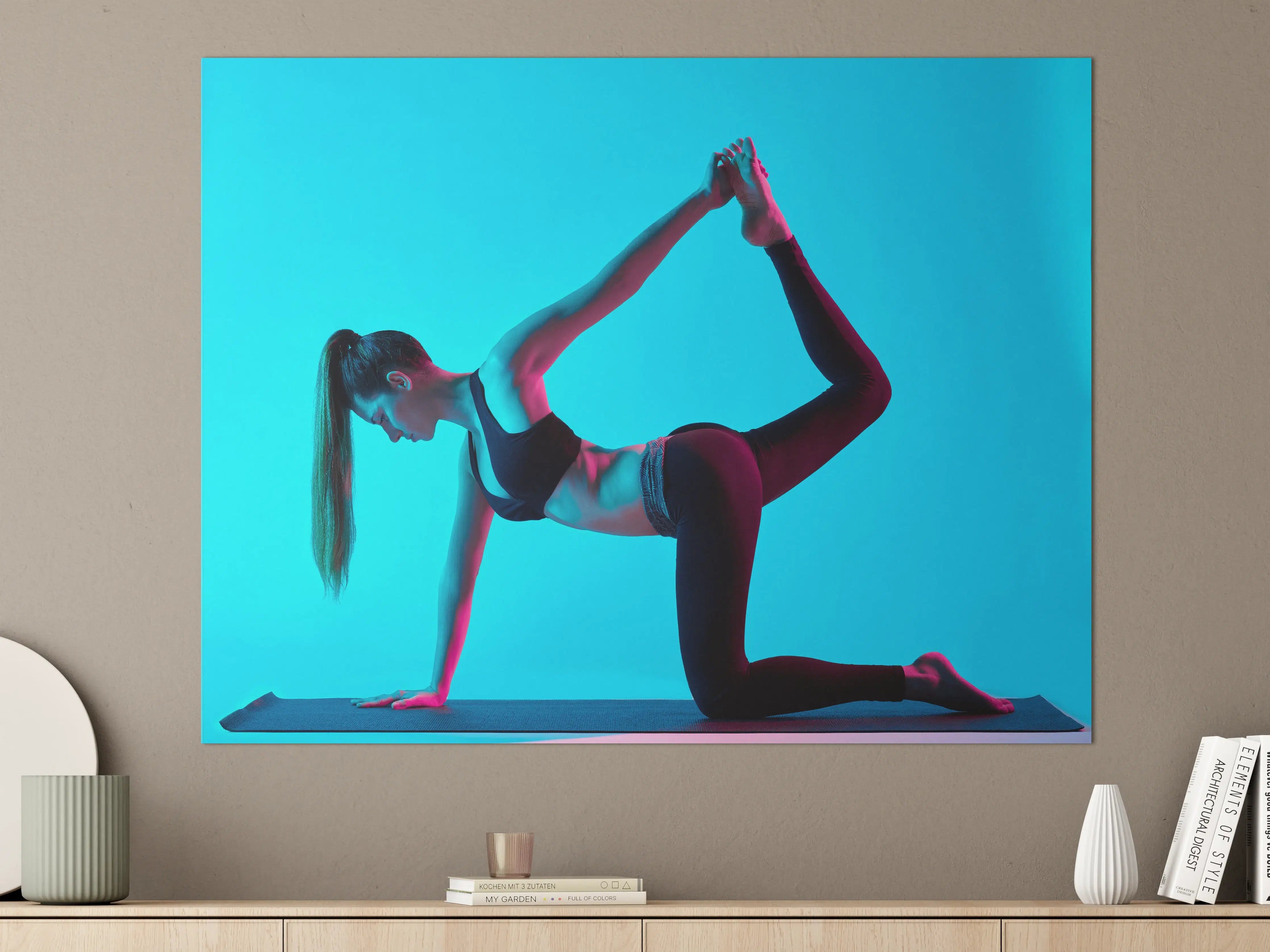 Große Wandbilder - konzentrierte Frau in Yoga-Pose