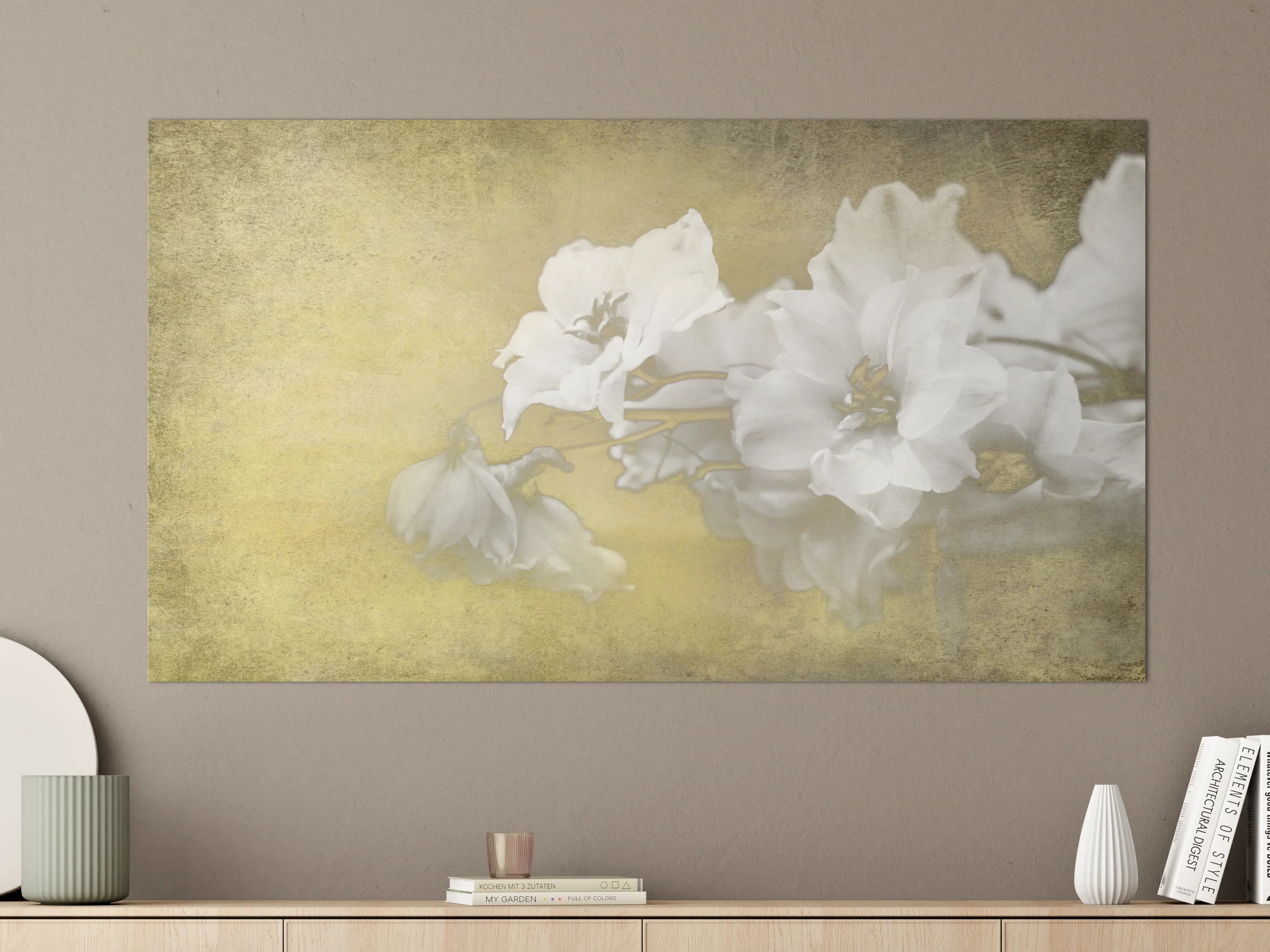Große Wandbilder - weiße Blumen auf goldenem Hintergrund