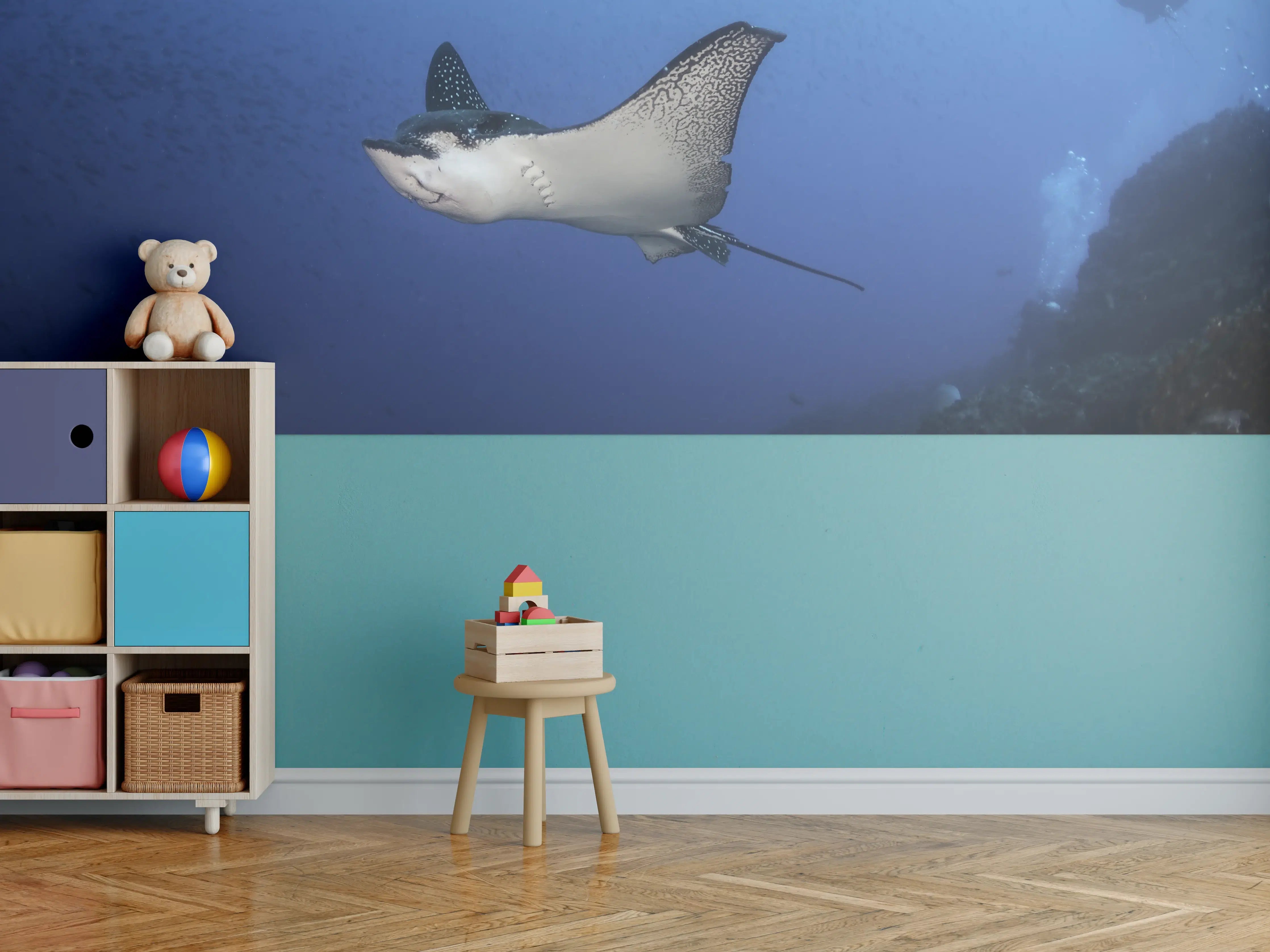 Kinderzimmer Wandgestaltung - Adlerrochen schwimmt über dem Korallenriff