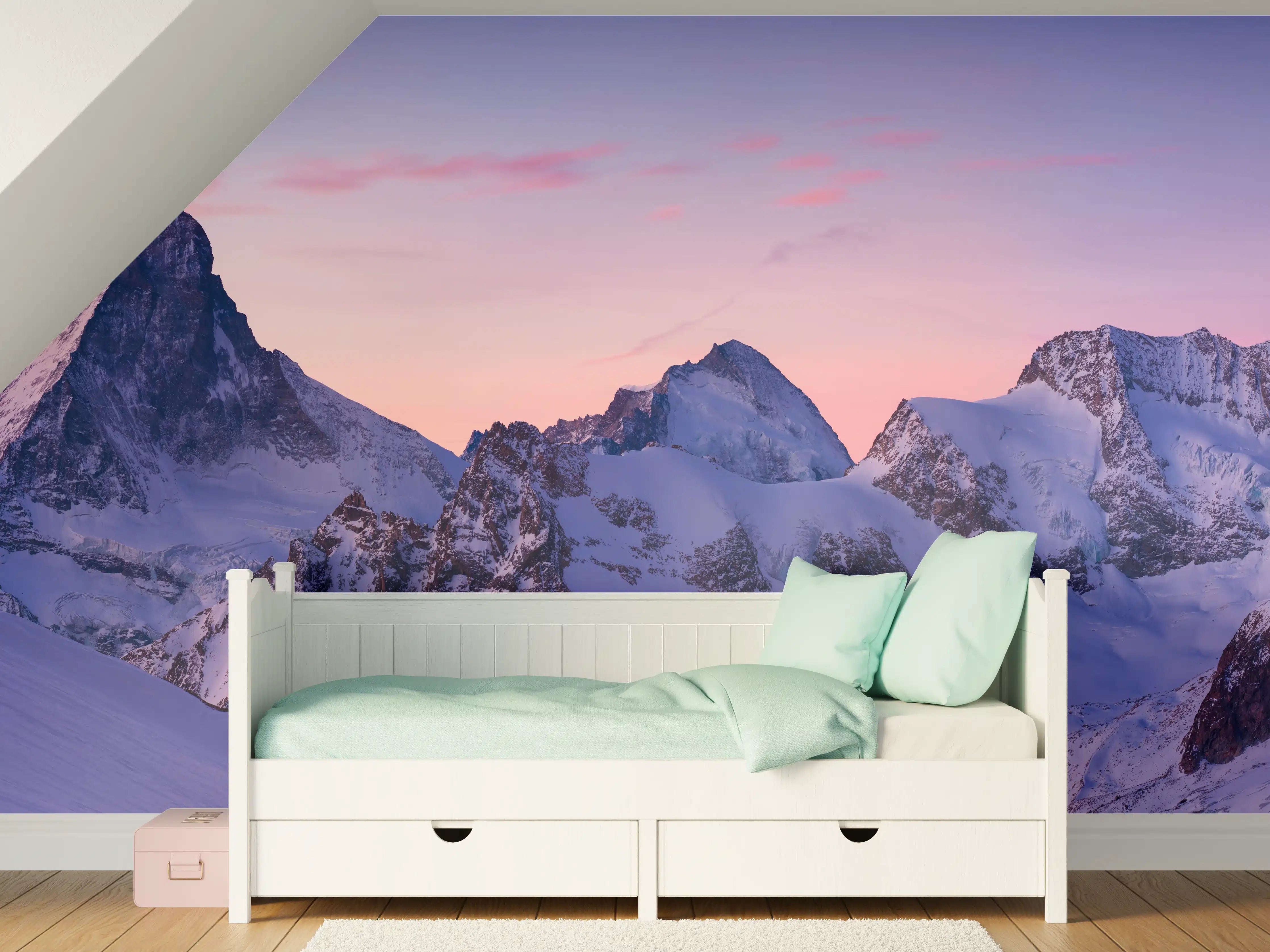Kinderzimmer Wandgestaltung - Alpenpanorama Sonnenuntergang Weiß-Rosa