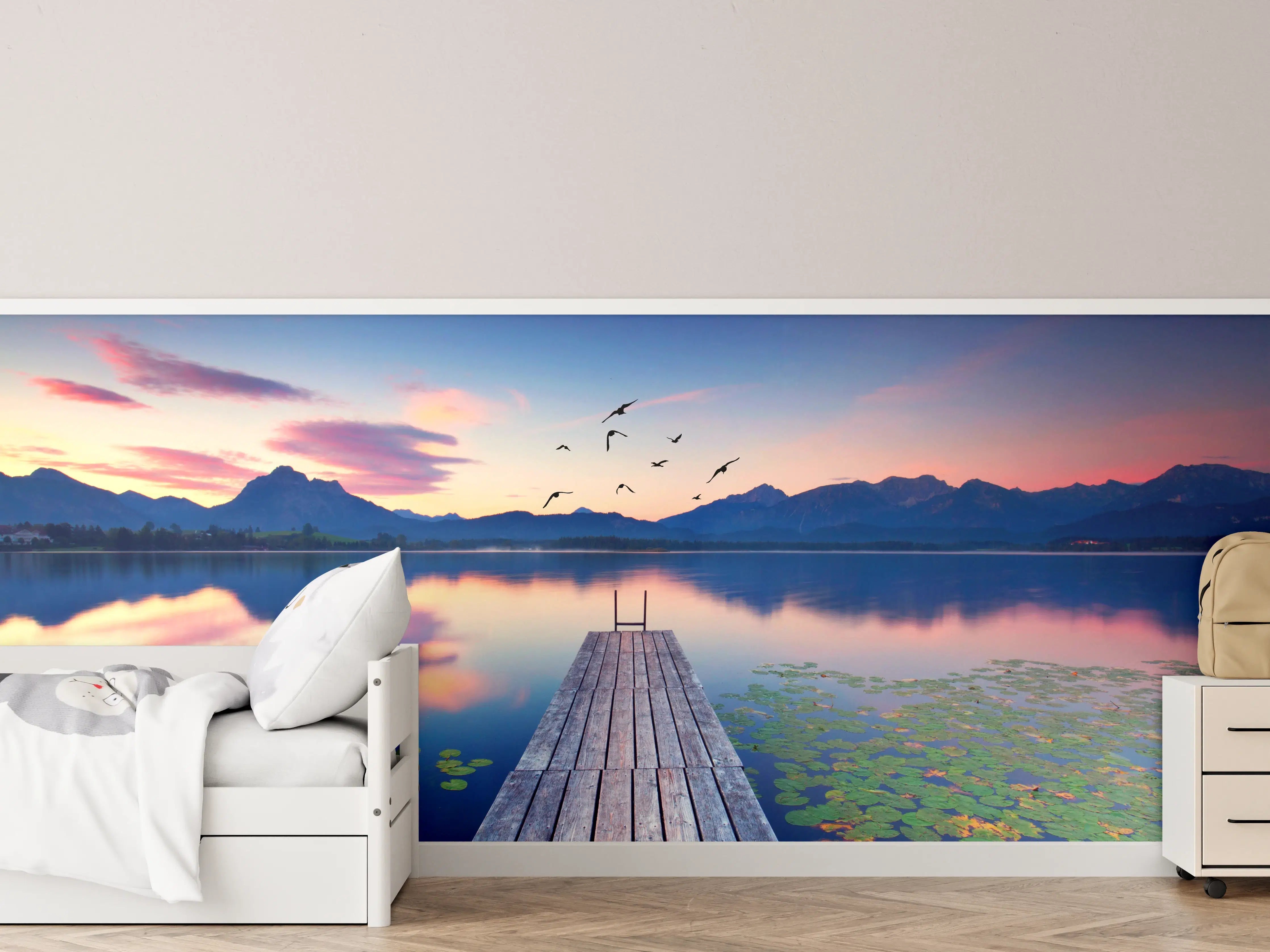 Kinderzimmer Wandgestaltung - Alpensee mit Seerosen