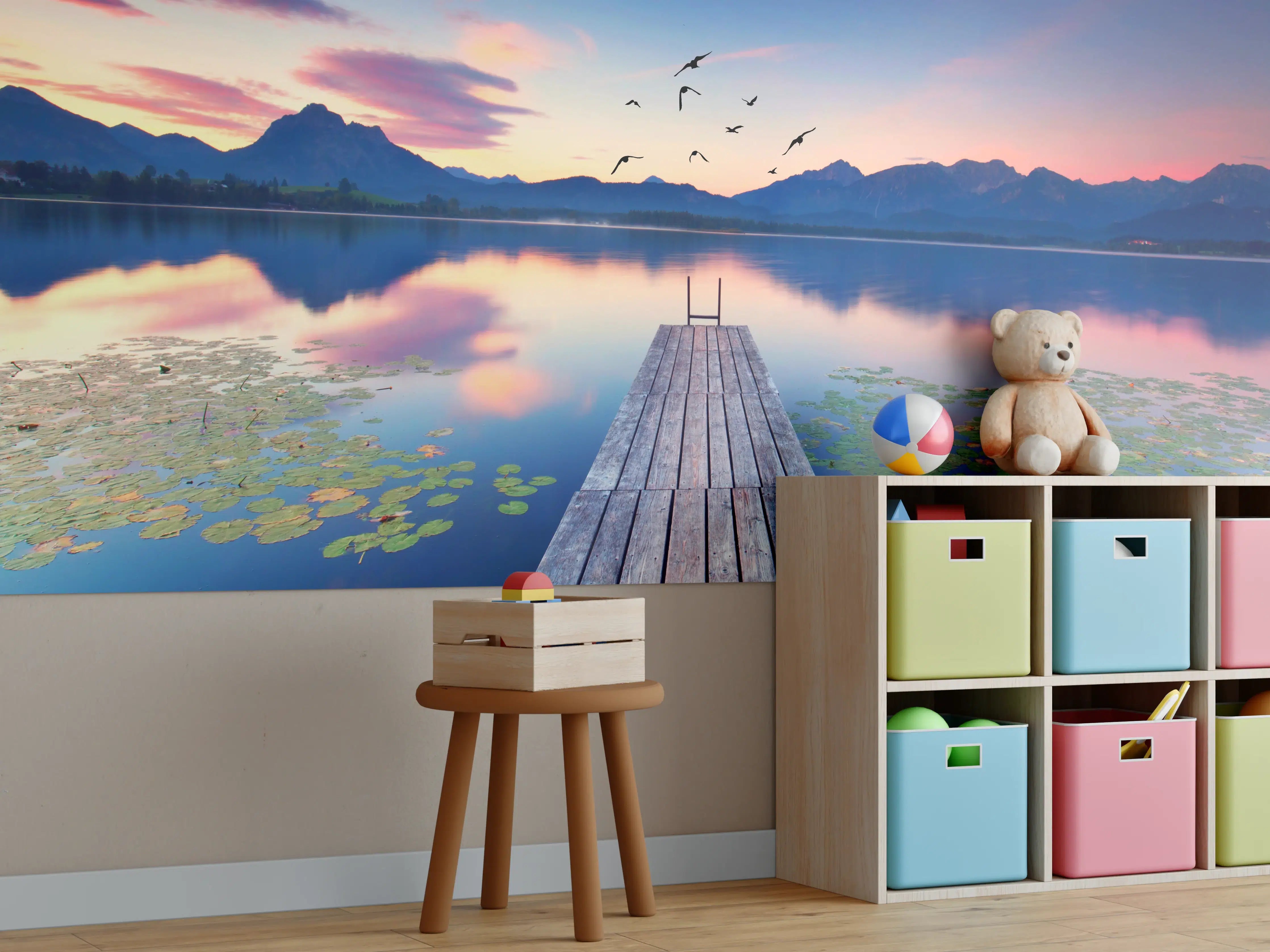 Kinderzimmer Wandgestaltung - Alpensee mit Seerosen