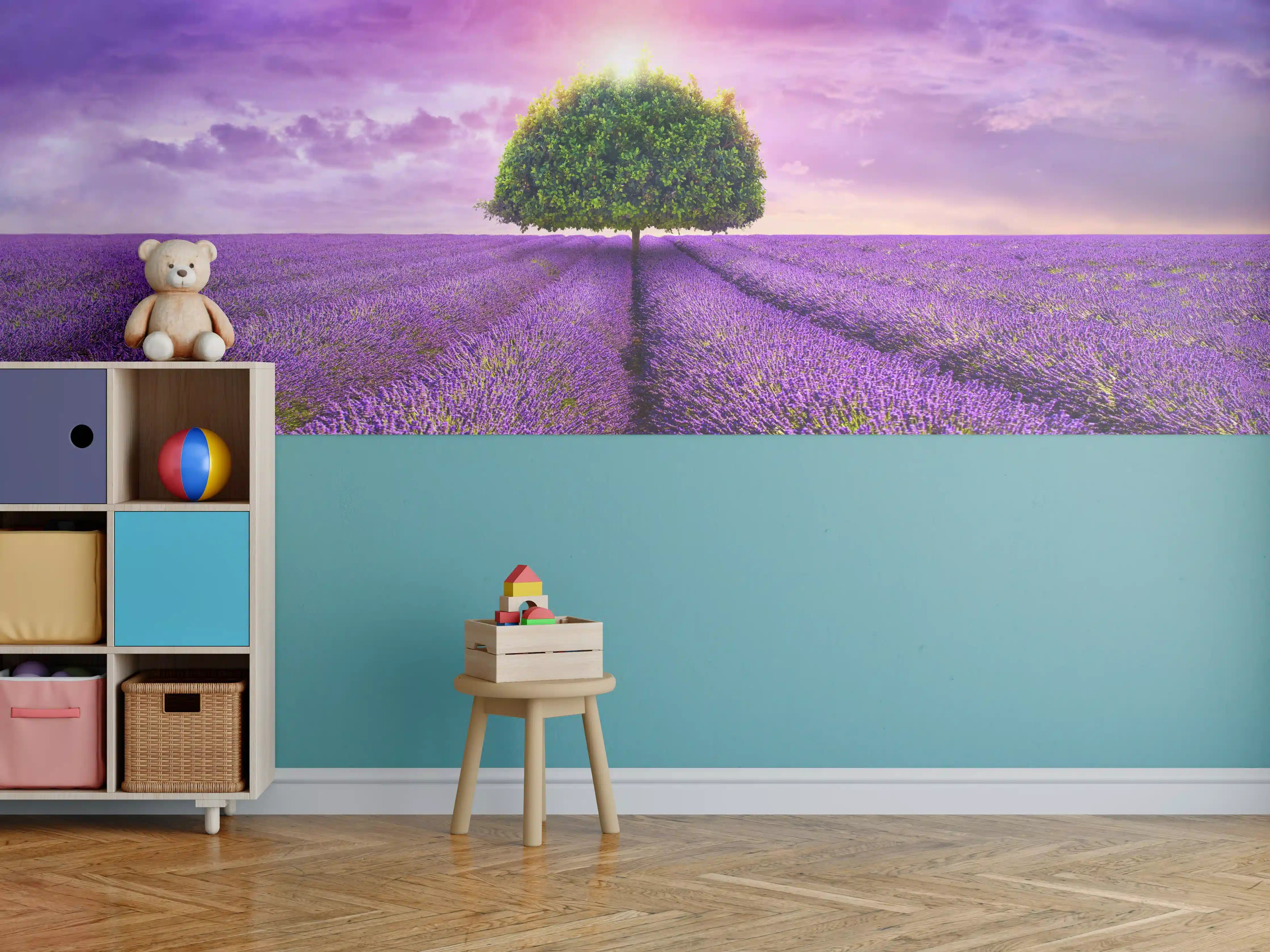 Kinderzimmer Wandgestaltung - Baum im schönen lavendel Feld
