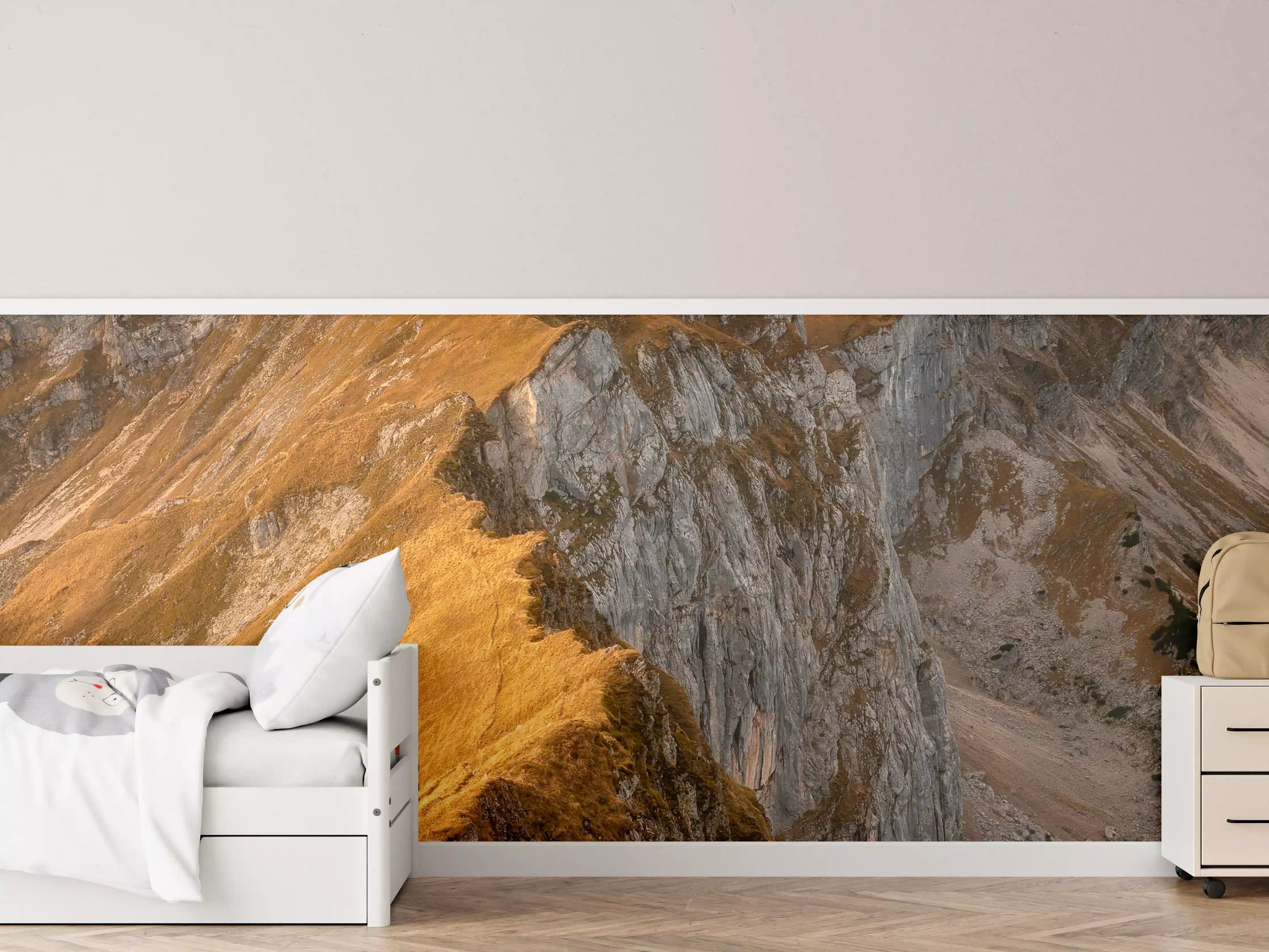 Kinderzimmer Wandgestaltung - Berglandschaft bei Sonnenuntergang mit goldenem Licht