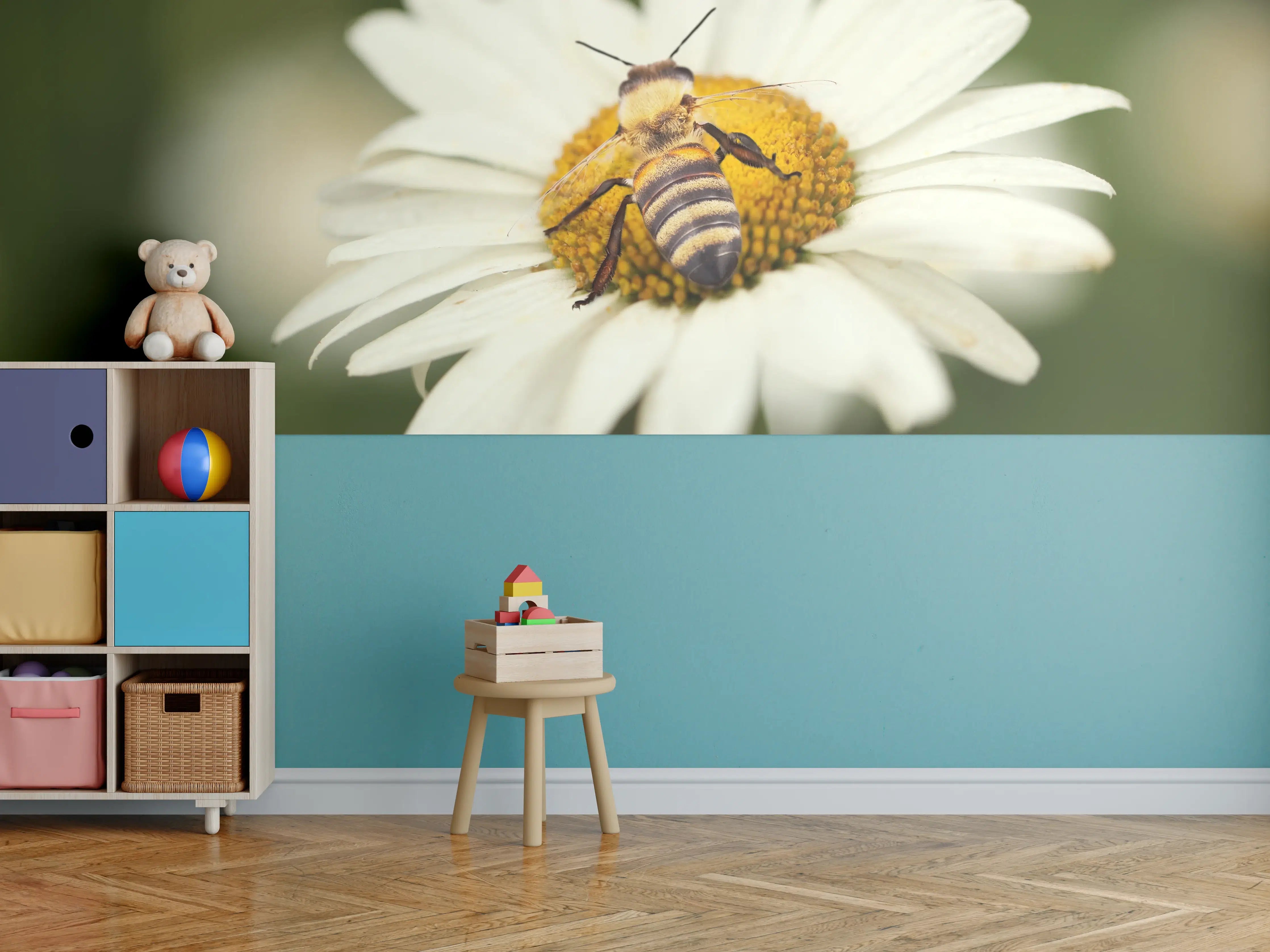 Kinderzimmer Wandgestaltung - Biene auf einem Gänseblümchen